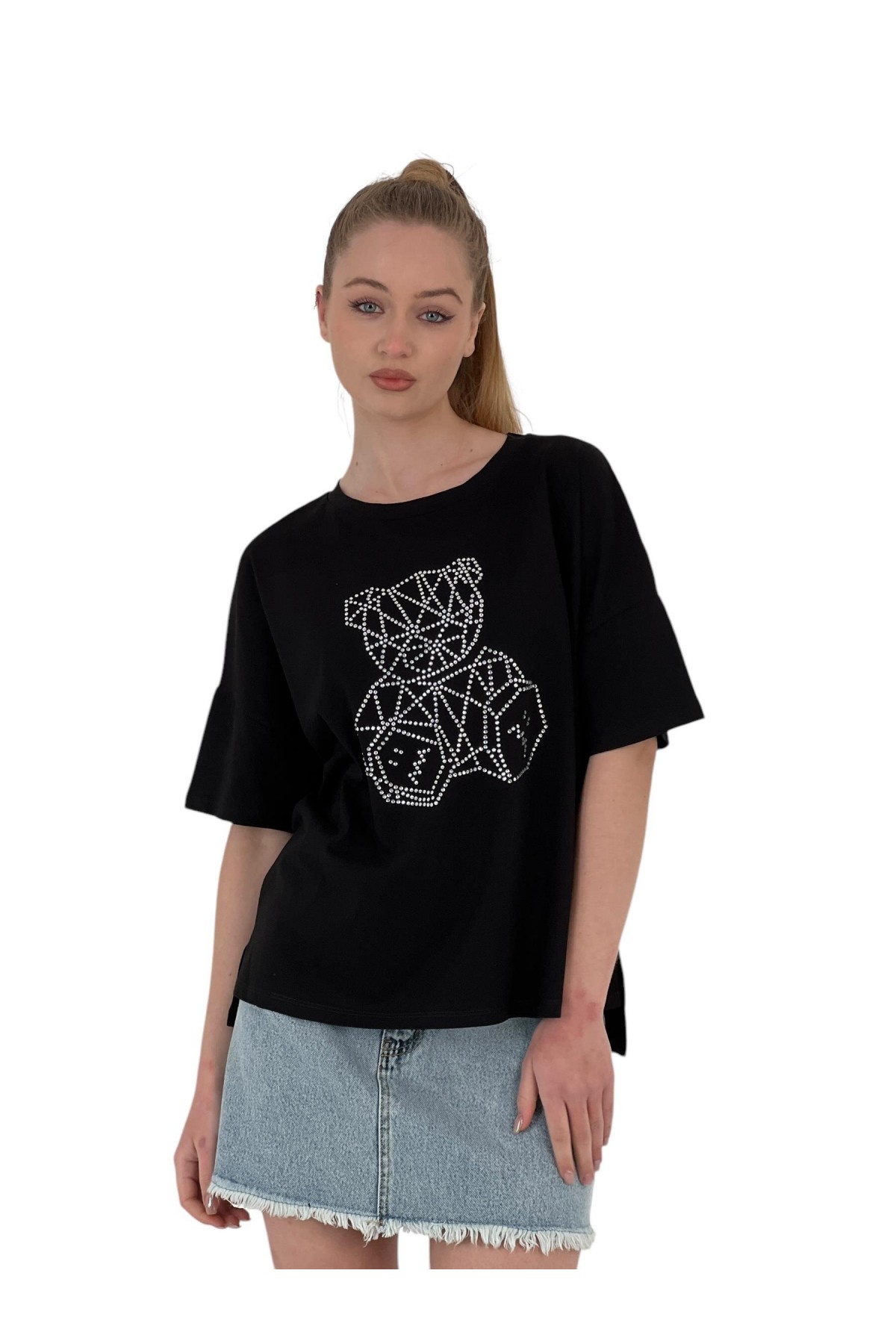 تي شيرت كبير الحجم مطرز بحجر على شكل دب هندسي - أسود وأبيض