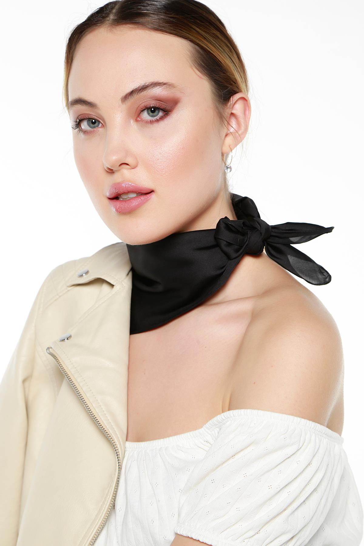 13731 Black Bandana Scarf
