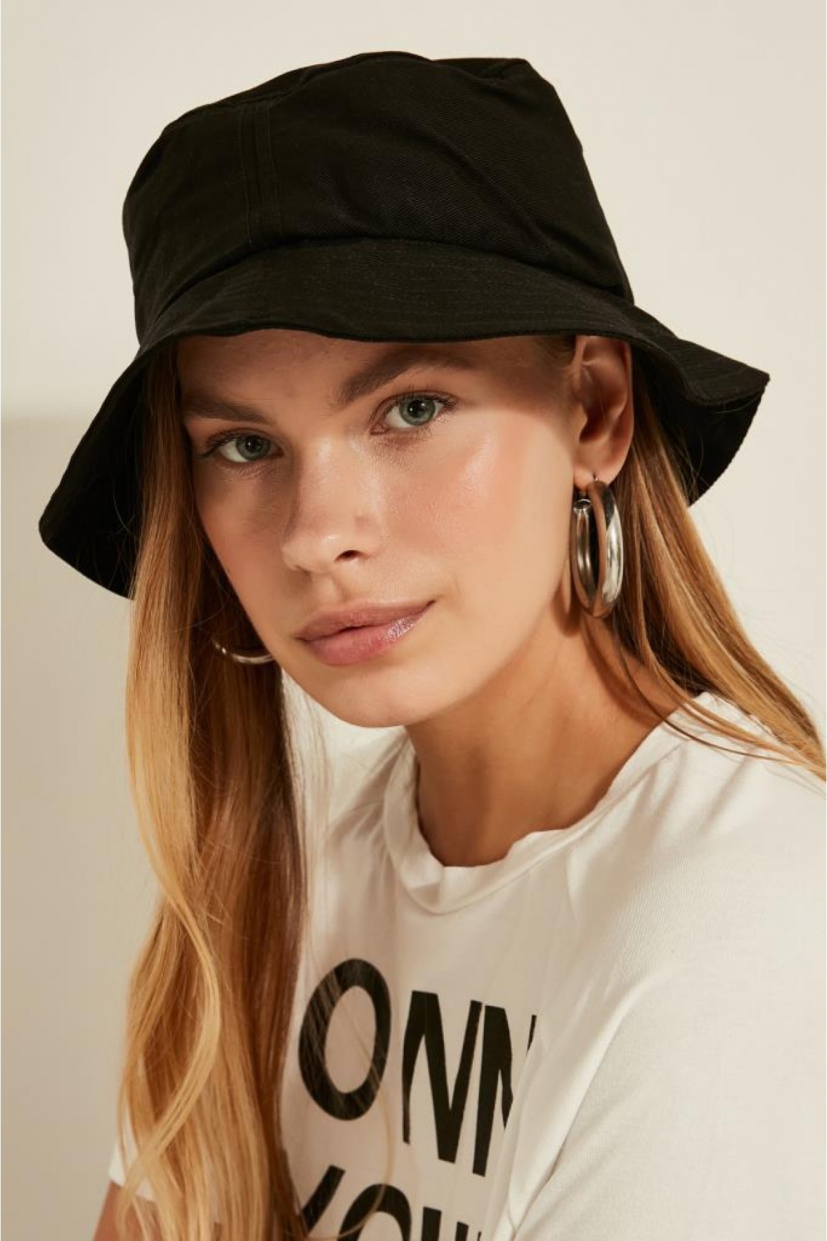 13372 Black Bucket Hat