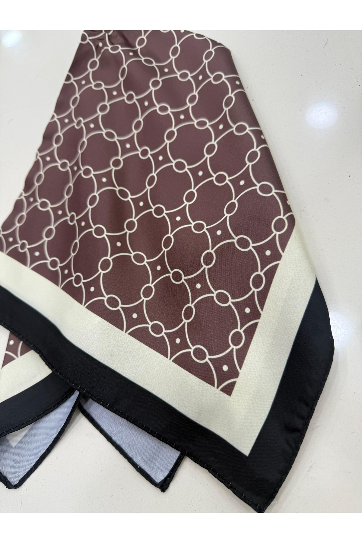 15359 Zincir Desenli Siyah Bandana Fular 50x50 cm
