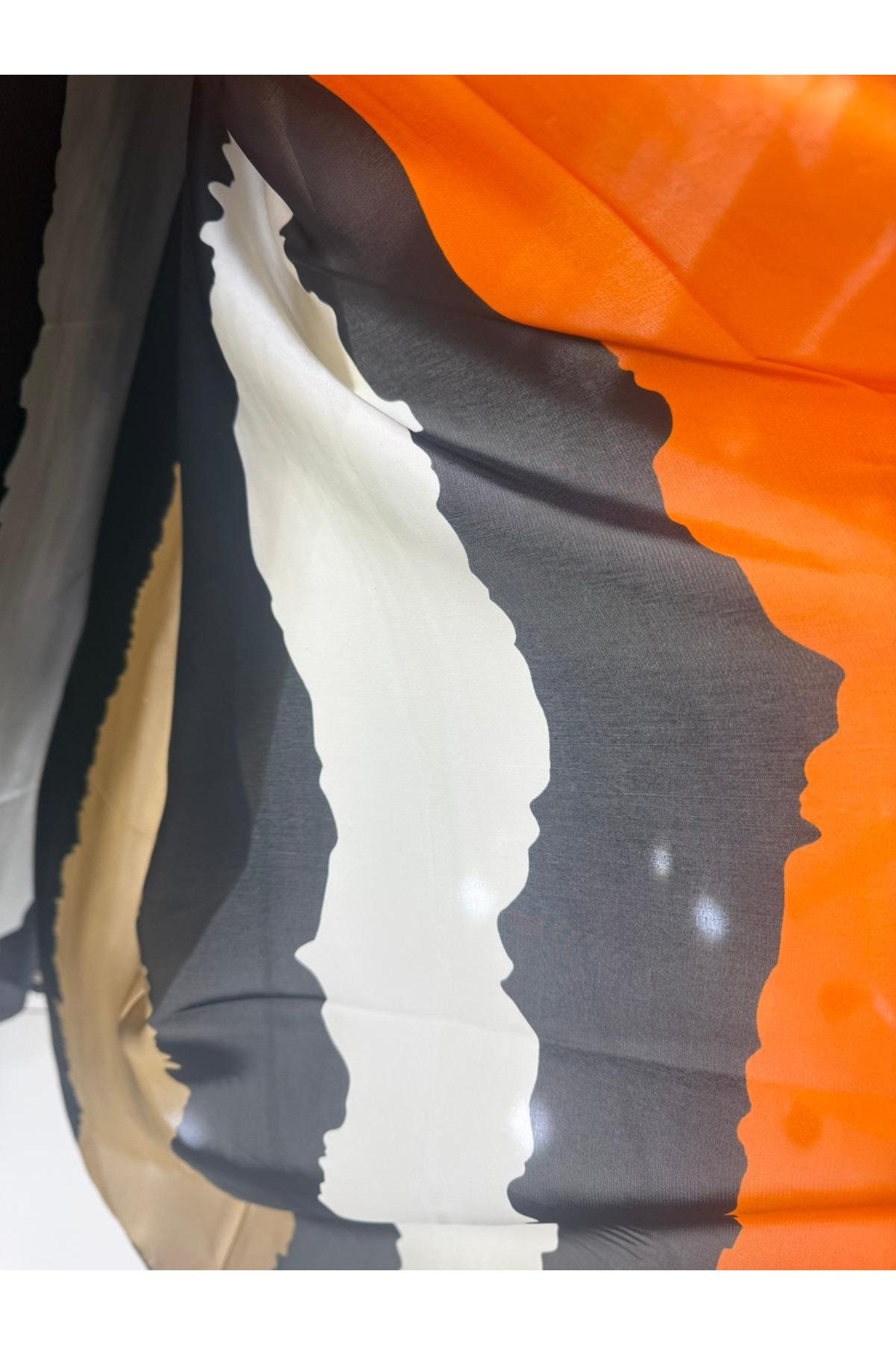 15390 Pastel Desenli Siyah Saten Şal 90x180 cm