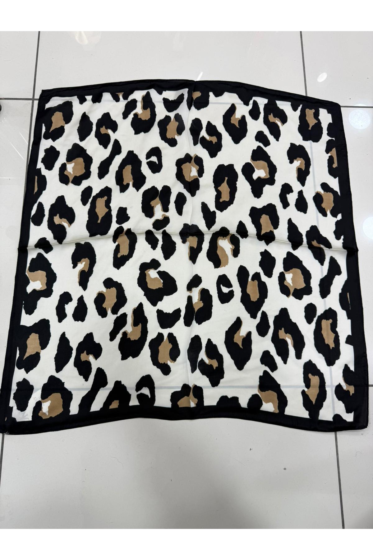 15361 Siyah Leopar Desenli Bandana Fular 70x70 cm