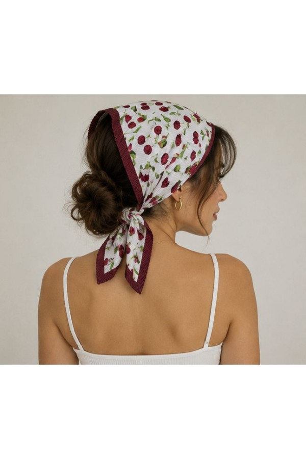 15326-1 Pliseli Kiraz Desenli Kırmızı Beyaz Saten Bandana Fular 50x50 cm