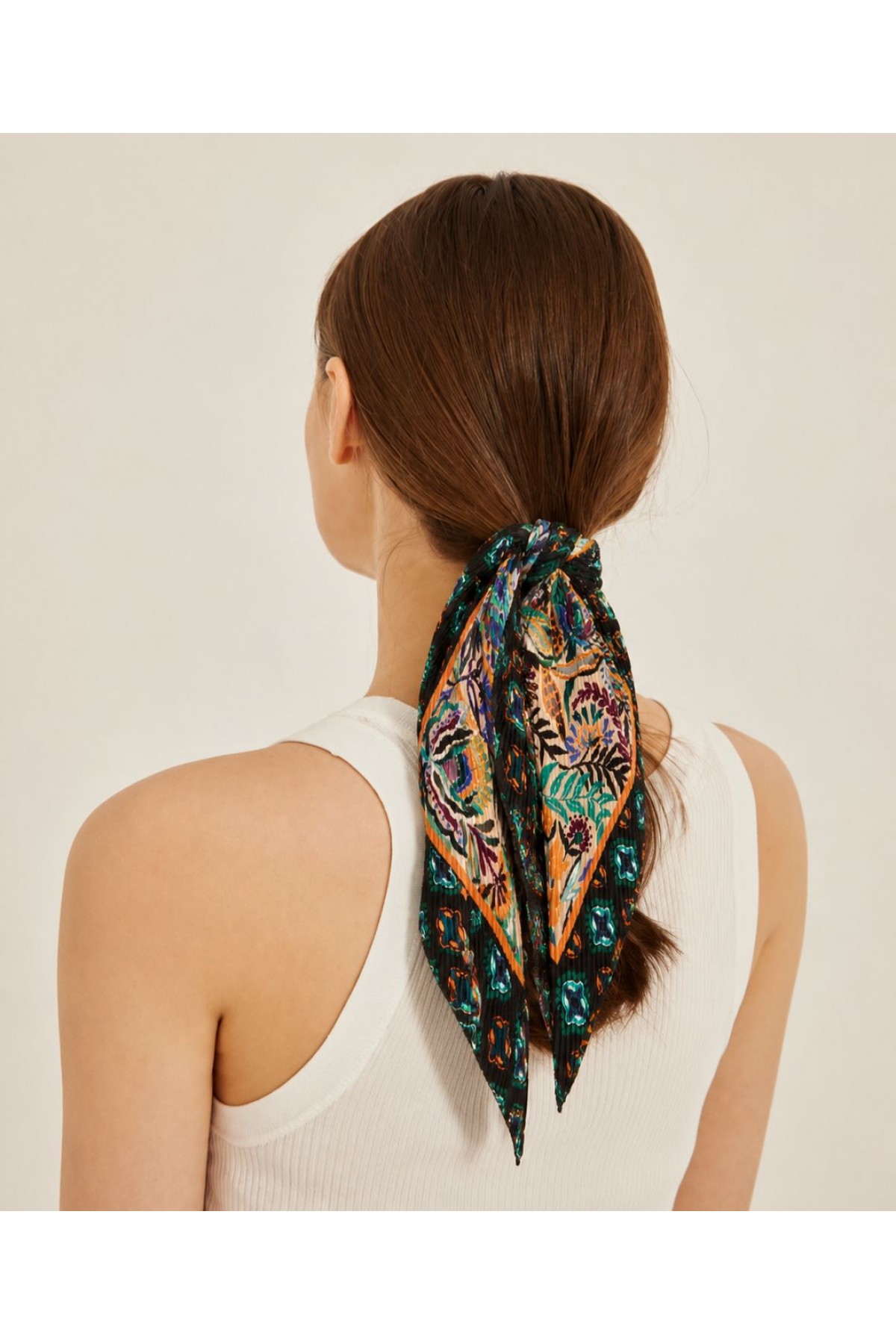 13943-1 Pliseli Etnik Desenli Safran Saten Bandana Fular 50x50 cm