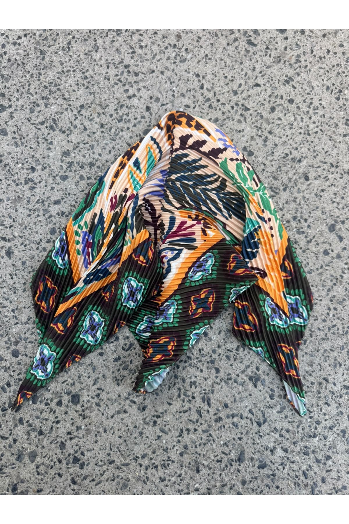 13943-1 Pliseli Etnik Desenli Safran Saten Bandana Fular 50x50 cm