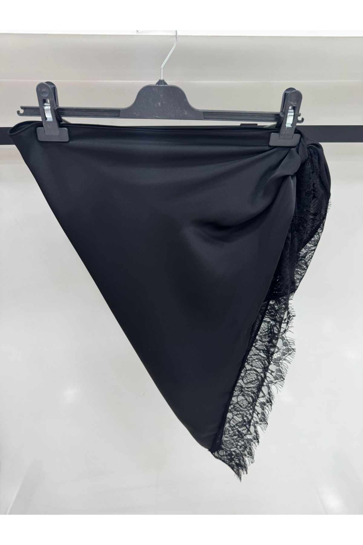 15404-7 Siyah Dantelli Üçgen Bandana Fular
