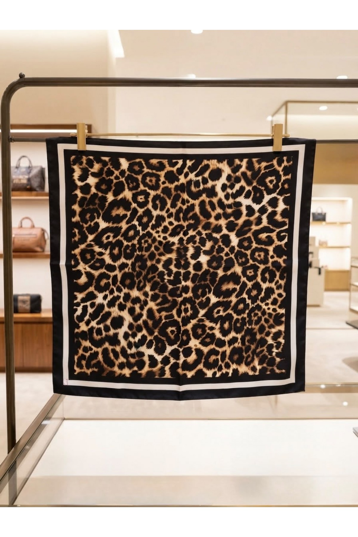 15414 Siyah Leopar Desenli Bandana Fular 50x50 cm