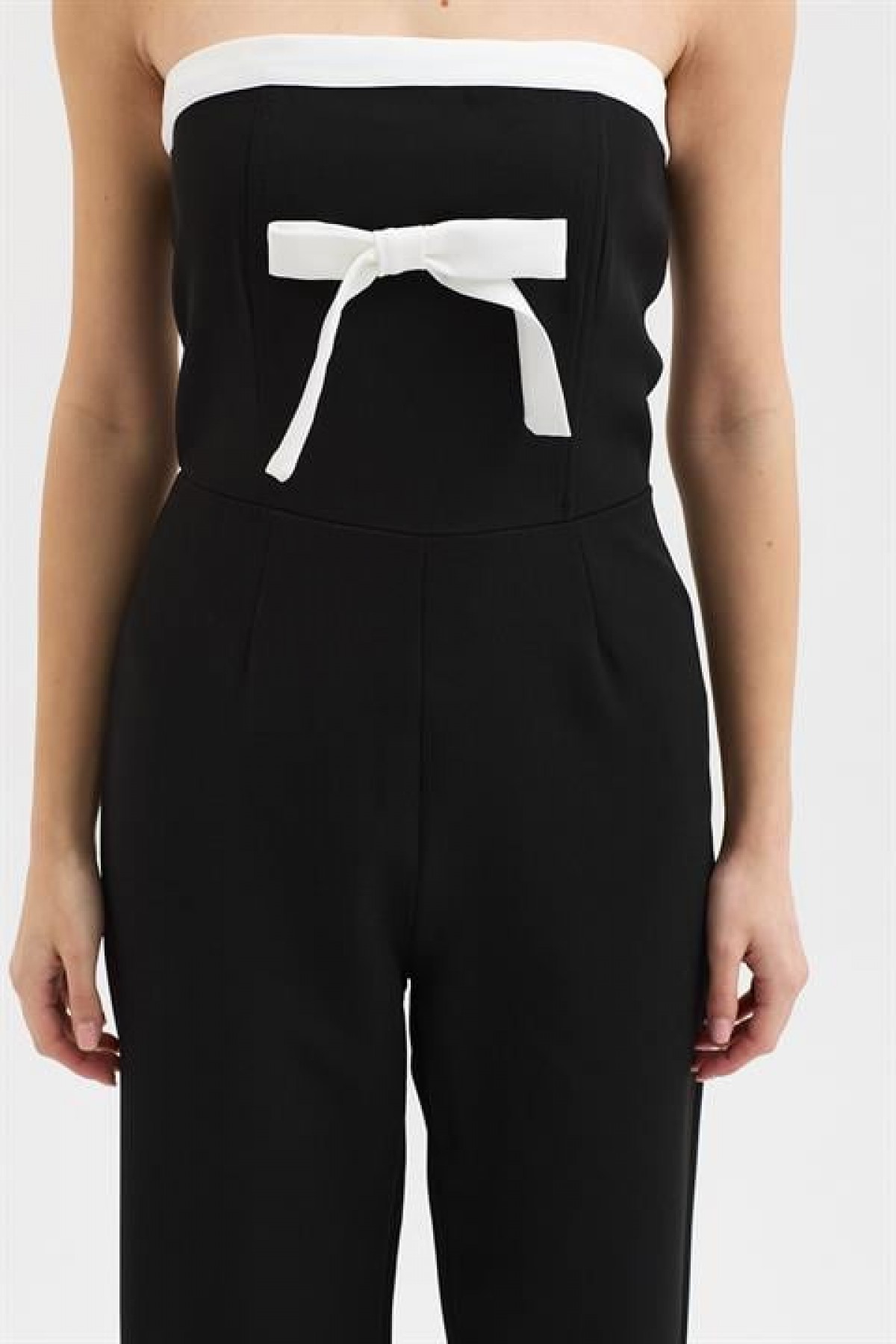 Önü Fiyonk Broşlu Straplez Tulum 1380