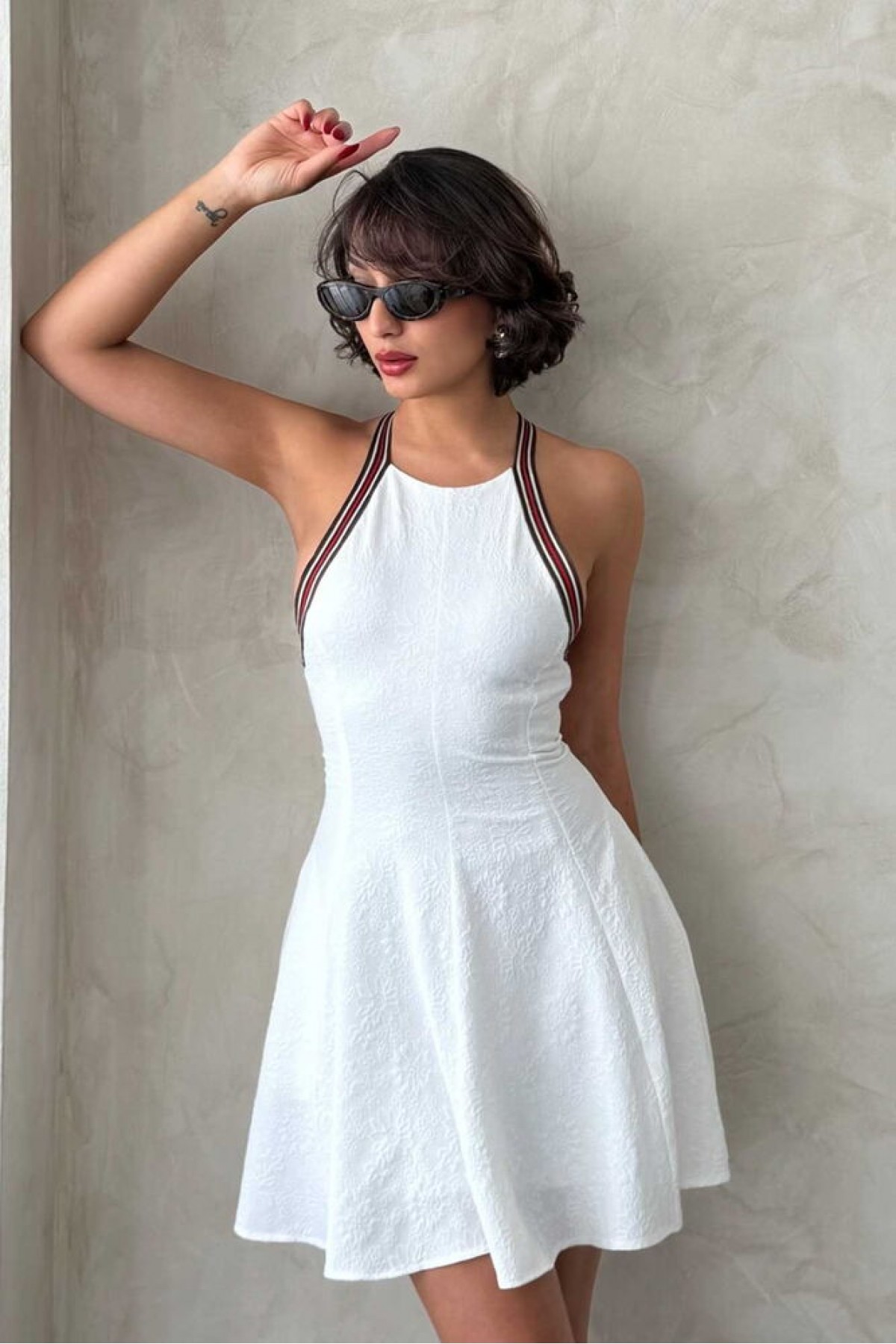 فستان مخطط بدون أكمام 