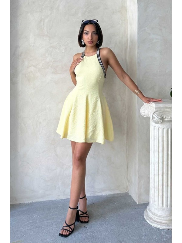 فستان مخطط بدون أكمام 