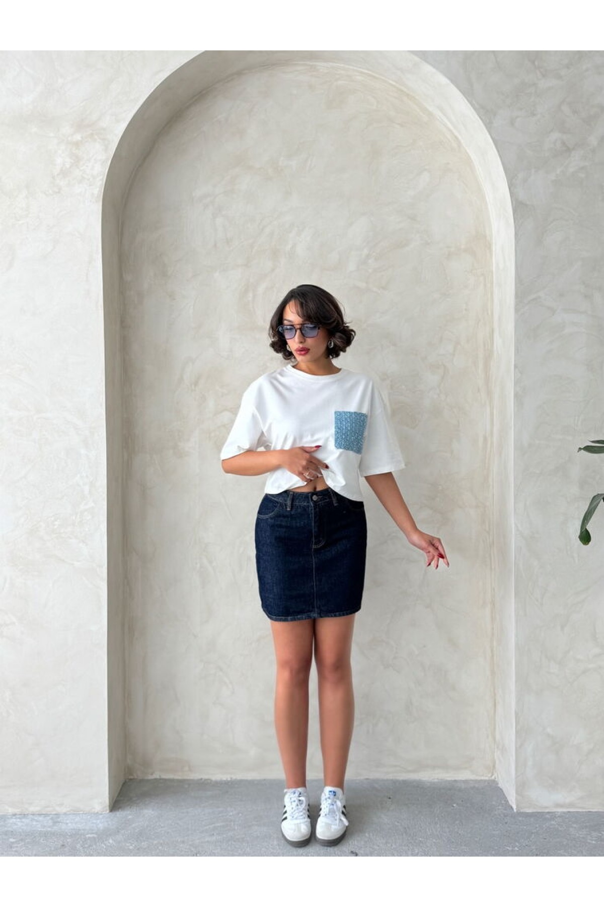 تي شيرت بالجملة مع تفاصيل الجيب