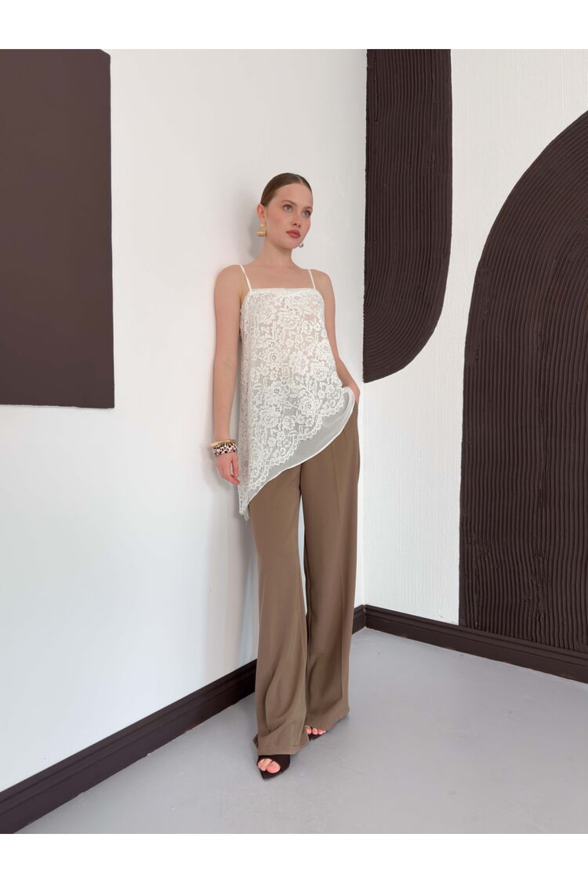 D 2935 ASİMETRİK DANTEL Askılı Bluz - KREM