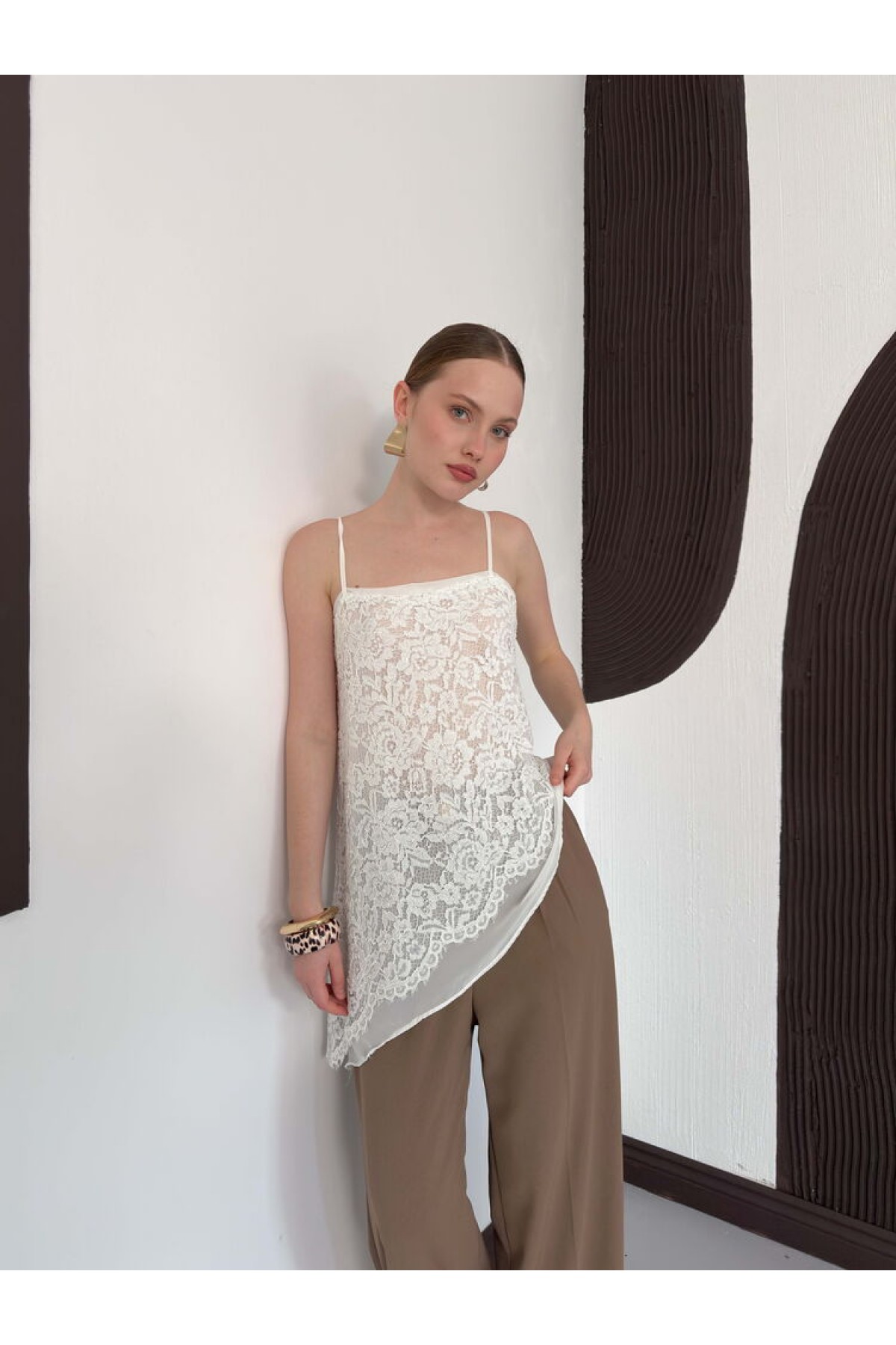 D 2935 ASİMETRİK DANTEL Askılı Bluz - KREM