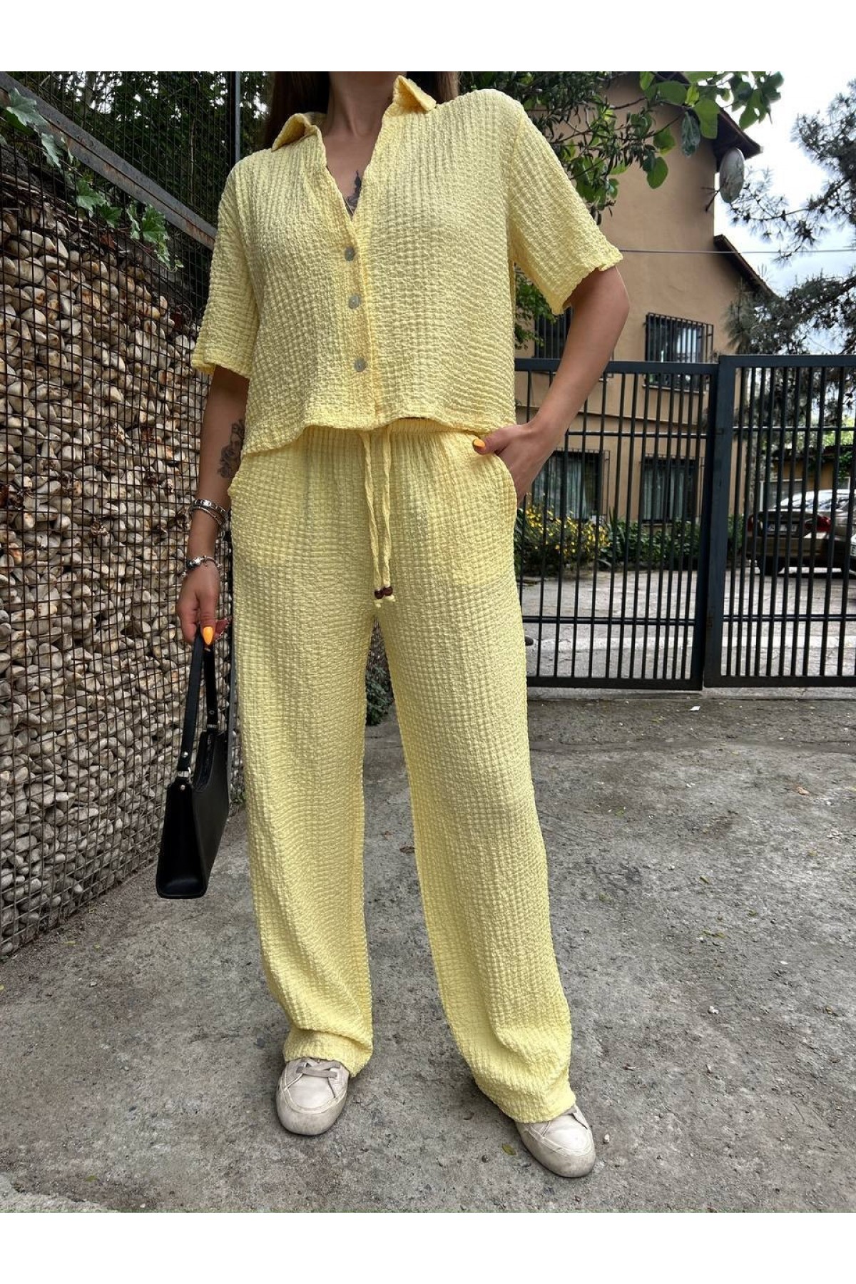 Krepon Kumaş Gömlekli Bol Paça Takım -Sarı