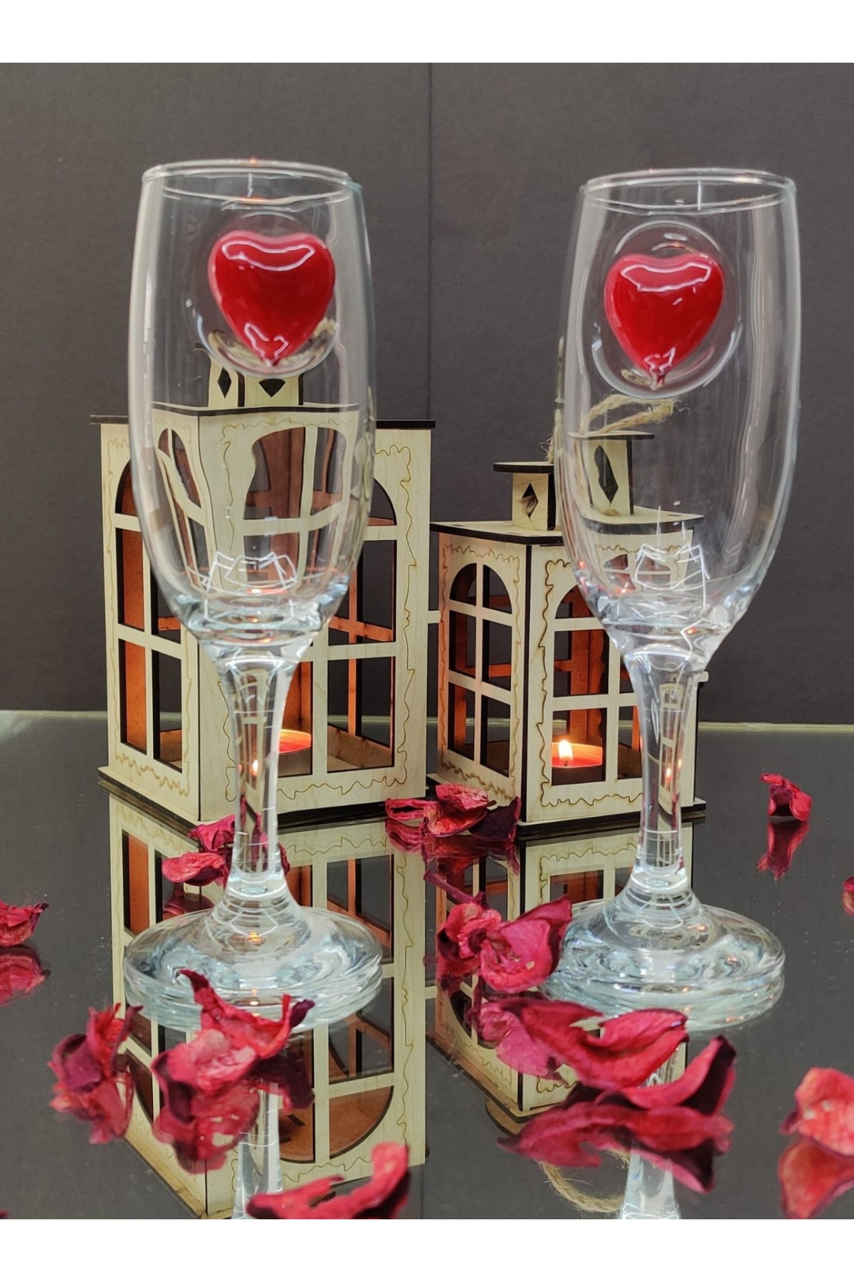 Kırmızı Kalp Detaylı Kokteyl Kadehi -Kırmızı