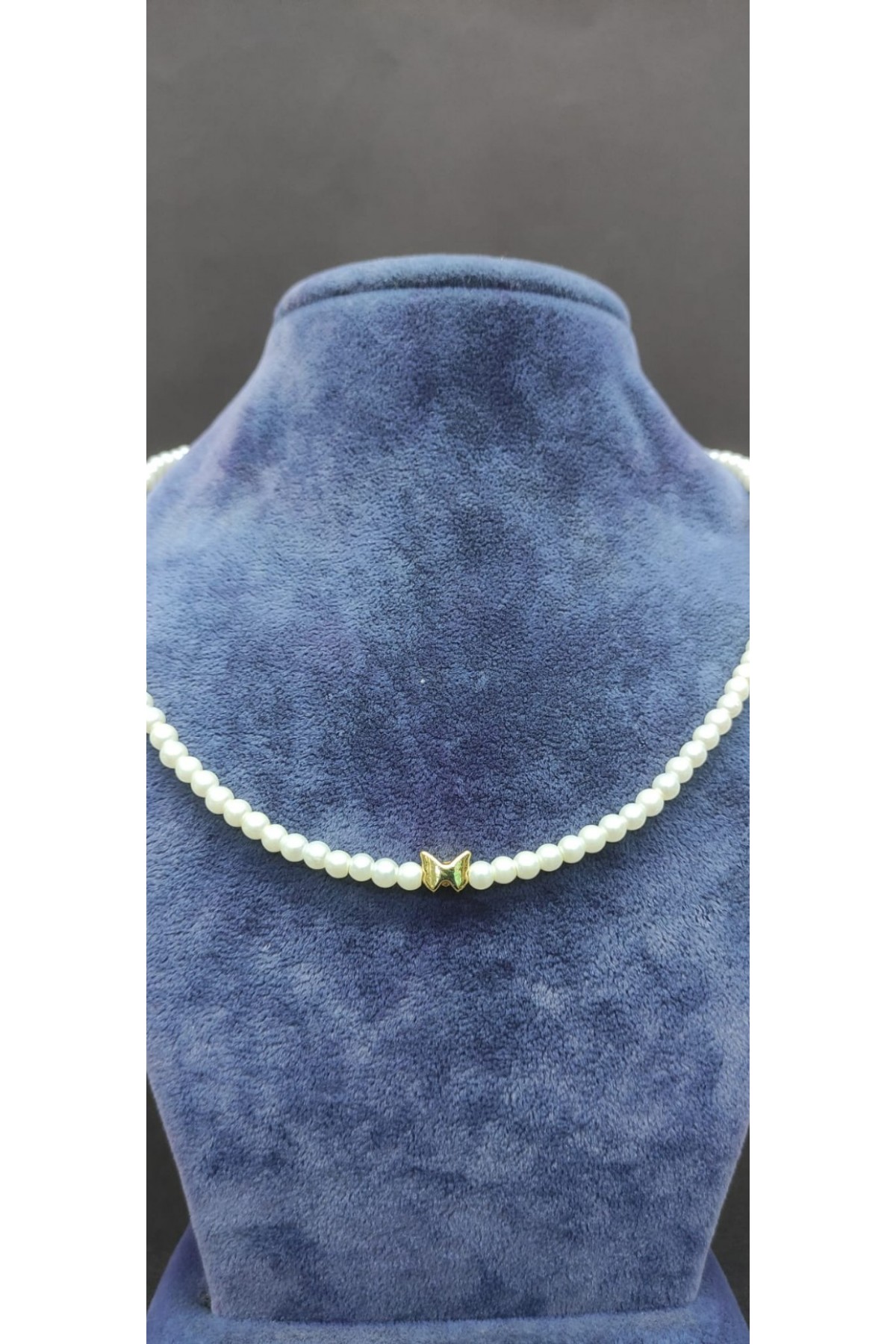İnci Dizilimli Kelebek Detaylı Choker Kolye -Beyaz