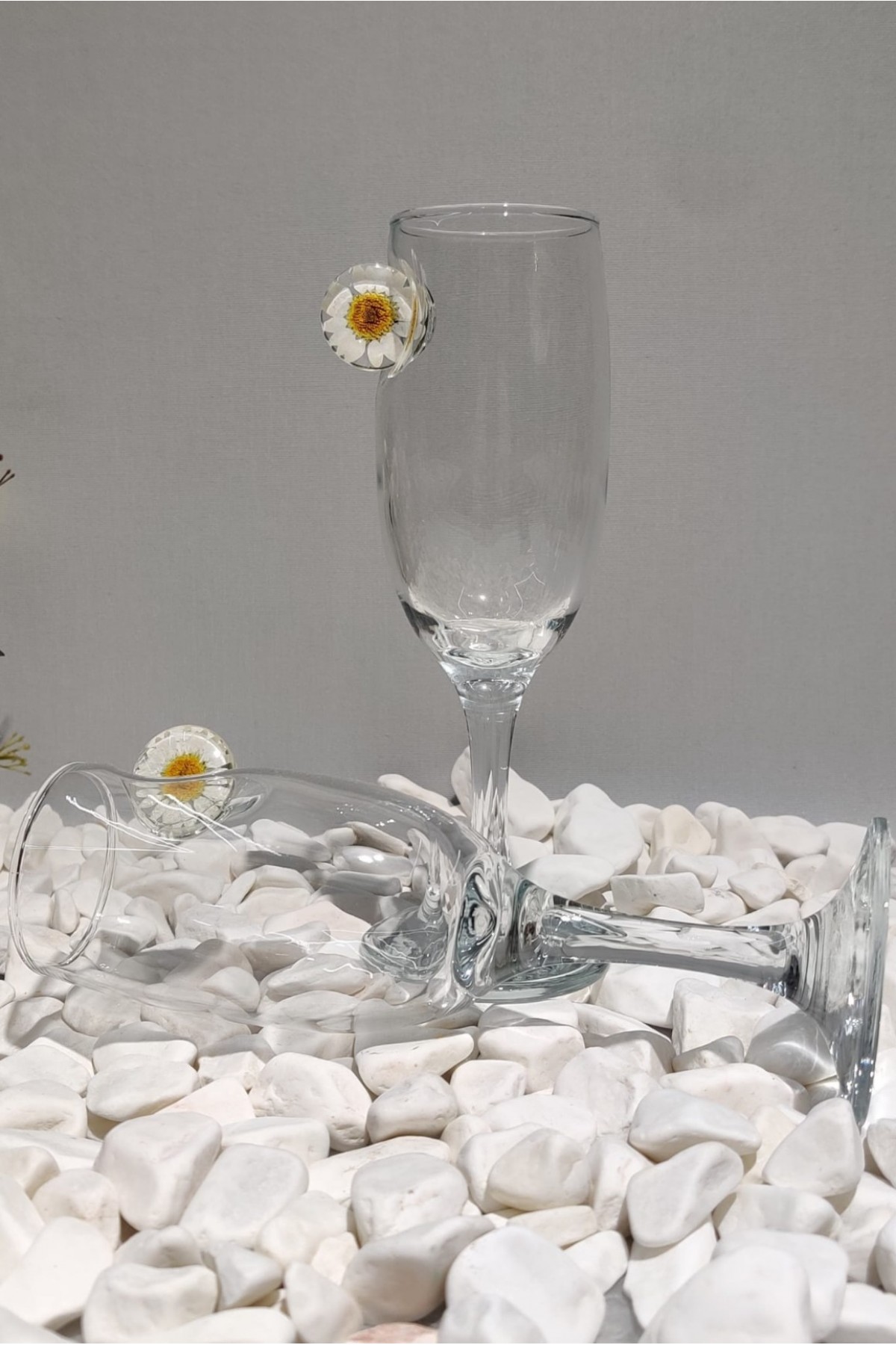 Upright Daisy 2-Piece Serving Cup Set -White