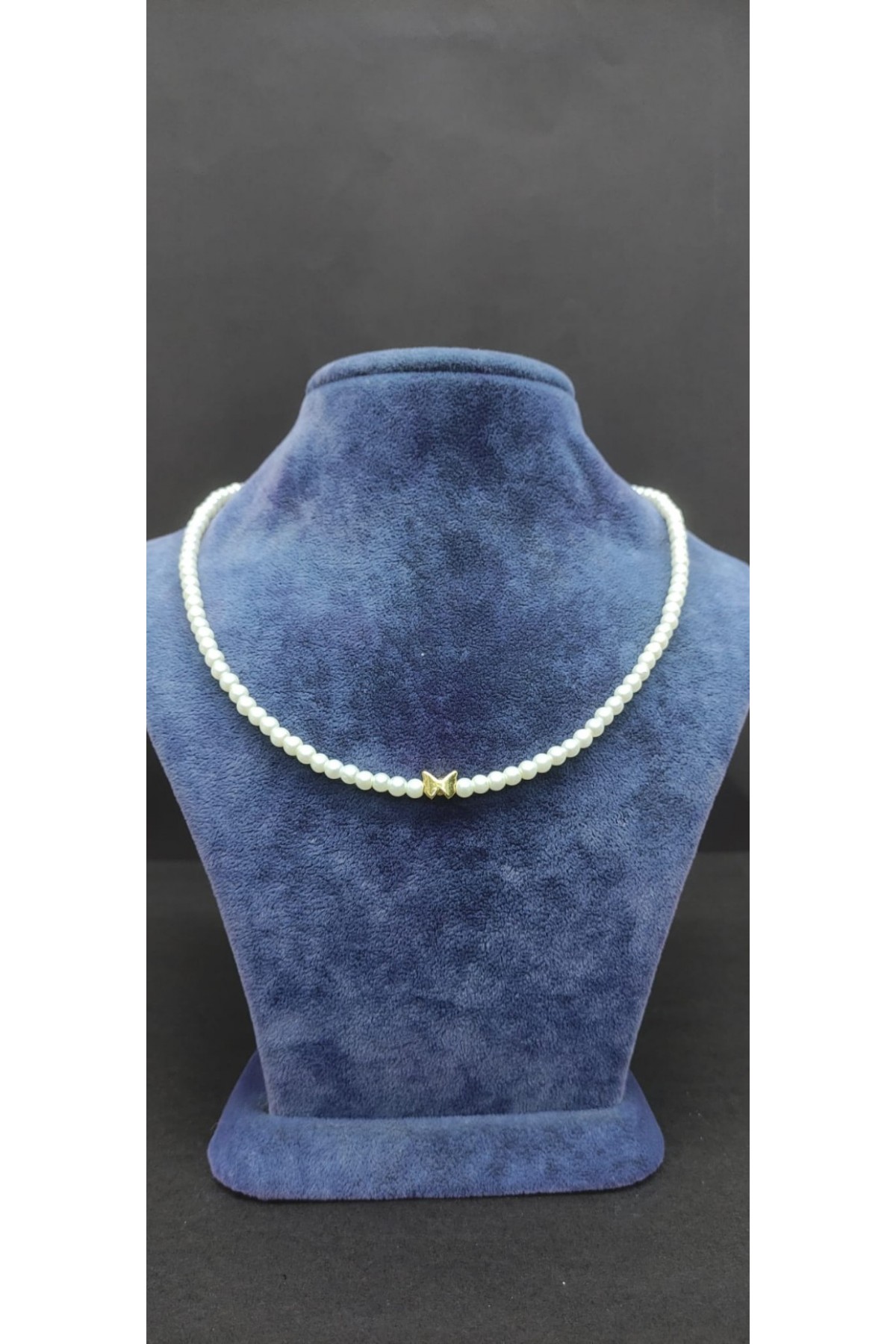 İnci Dizilimli Kelebek Detaylı Choker Kolye -Beyaz