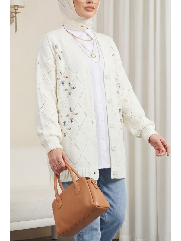Ajurlu Çiçek Nakışlı Düğmeli Triko Hırka -Ekru