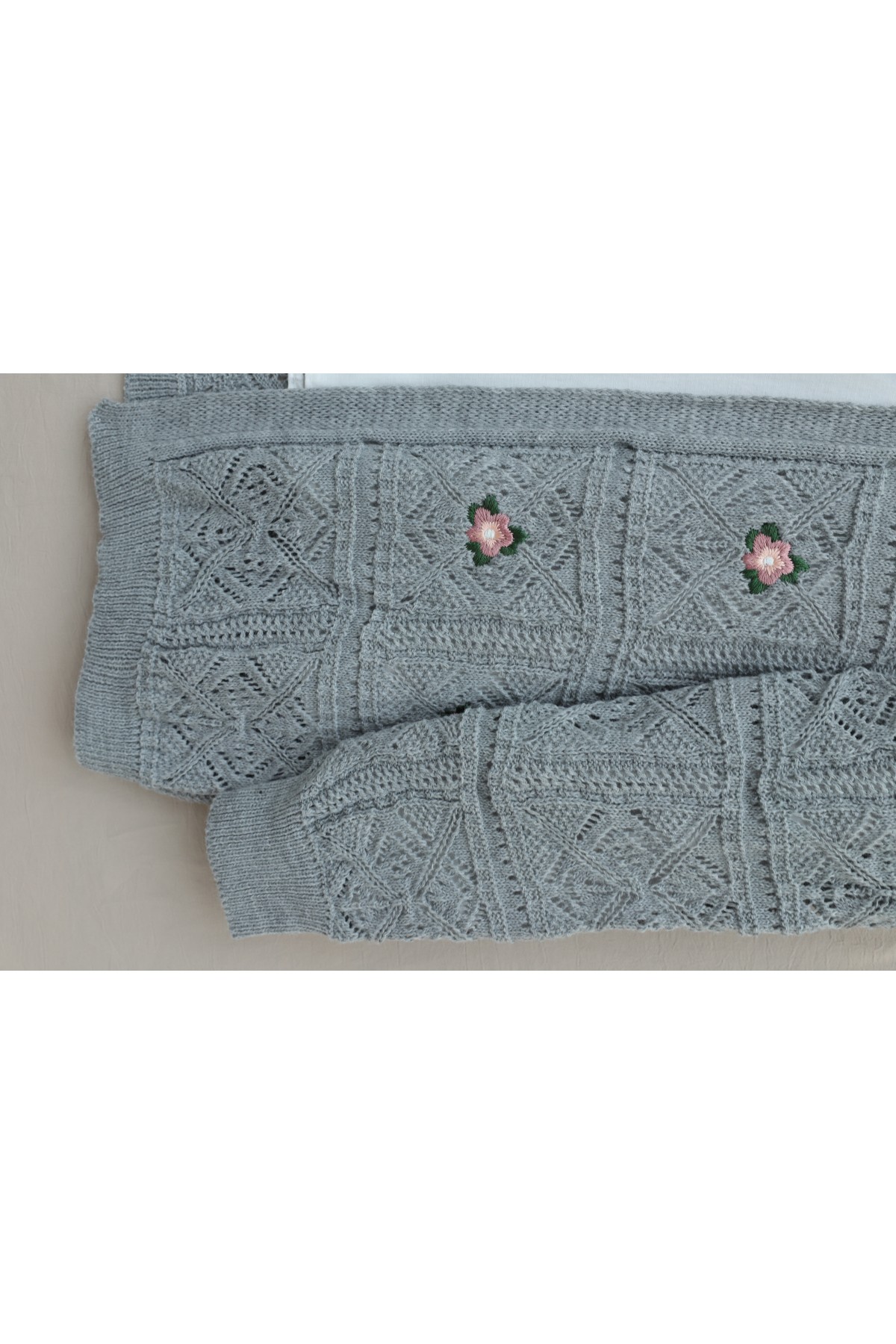 Ajurlu Nakışlı Hırka    -Gri