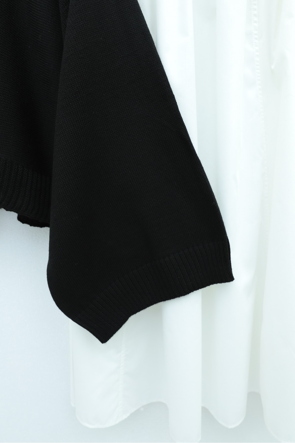 Yarım Boğazlı Yarasa Kol Etek Üstü Triko Kazak -Siyah