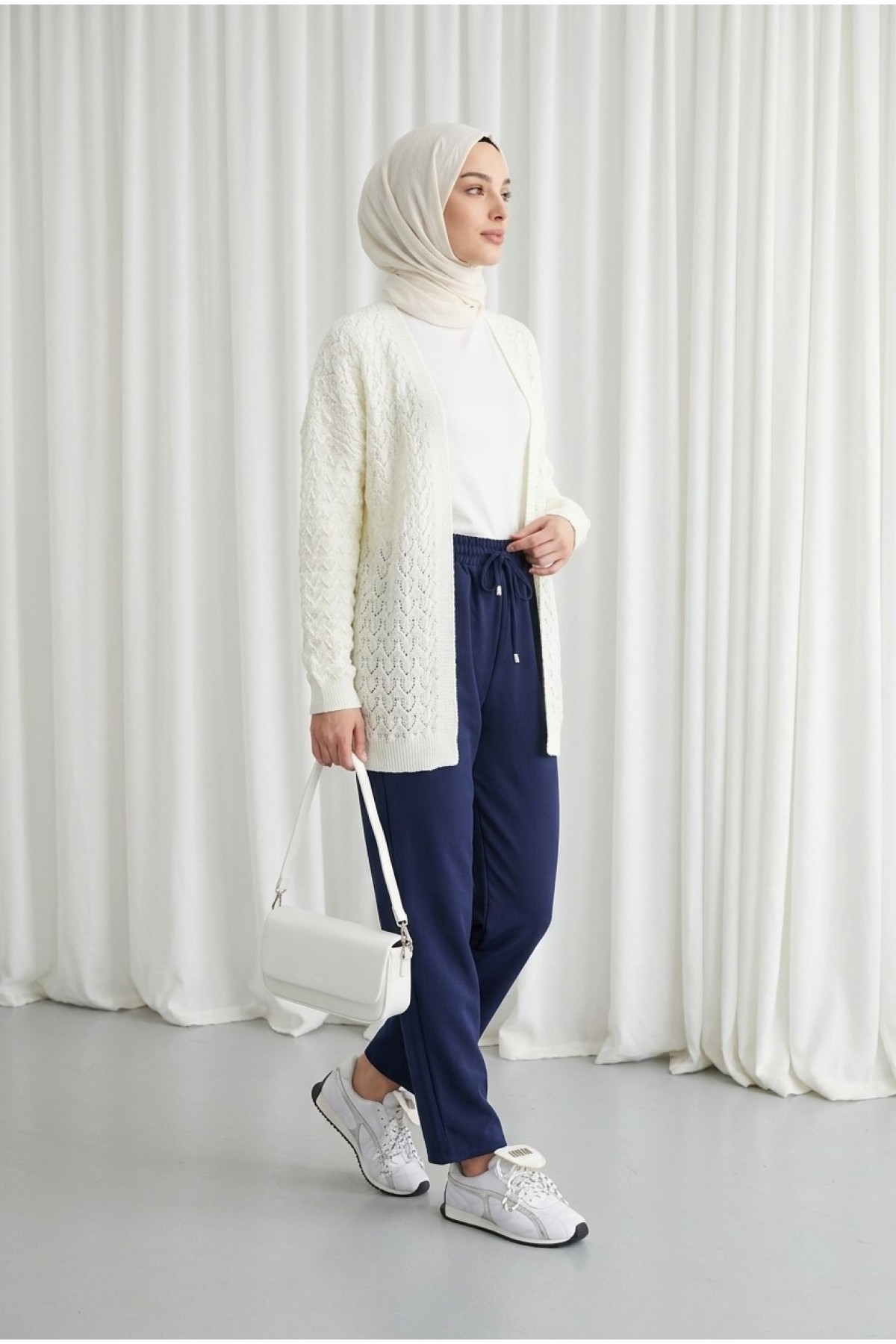 Loose-fitting knitted cardigan with openwork pattern. -Ecru
