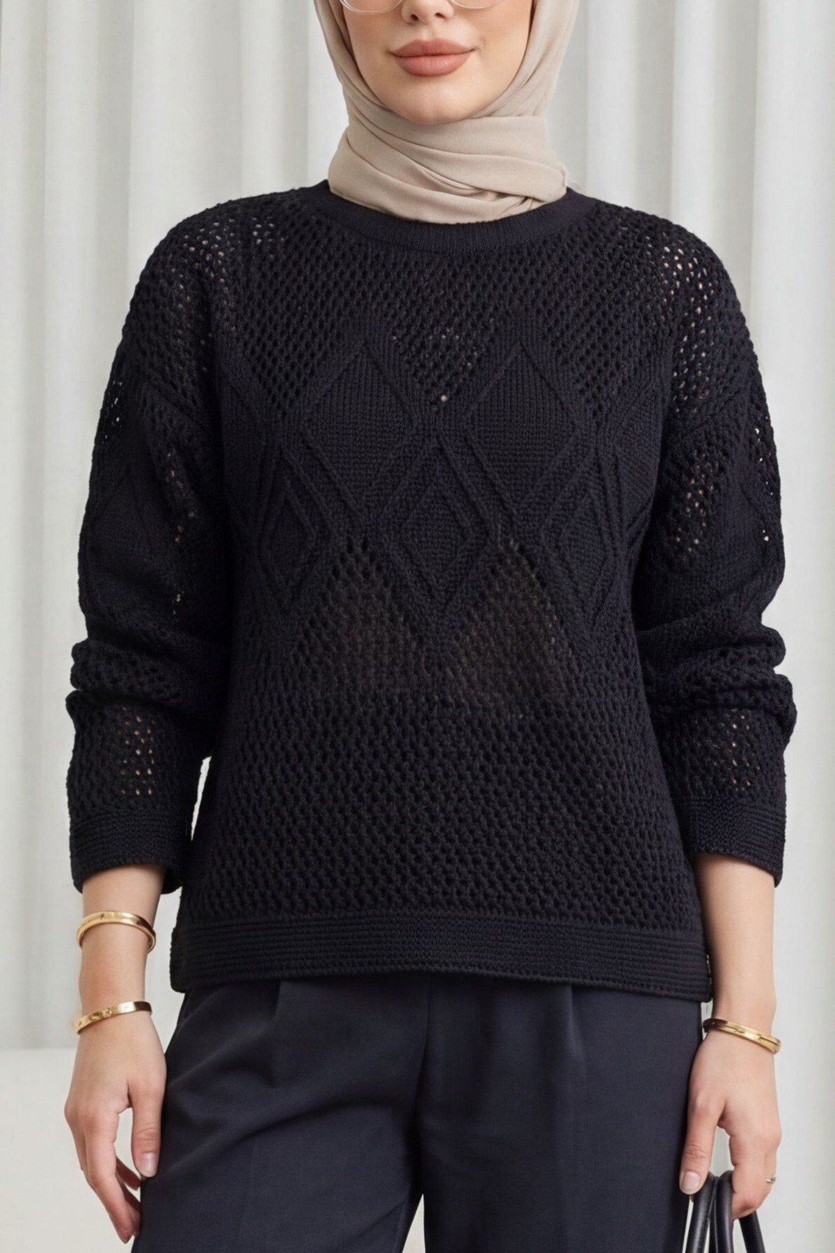 Önü Ve Kolları Desenli Ajurlu Triko Kazak -Siyah