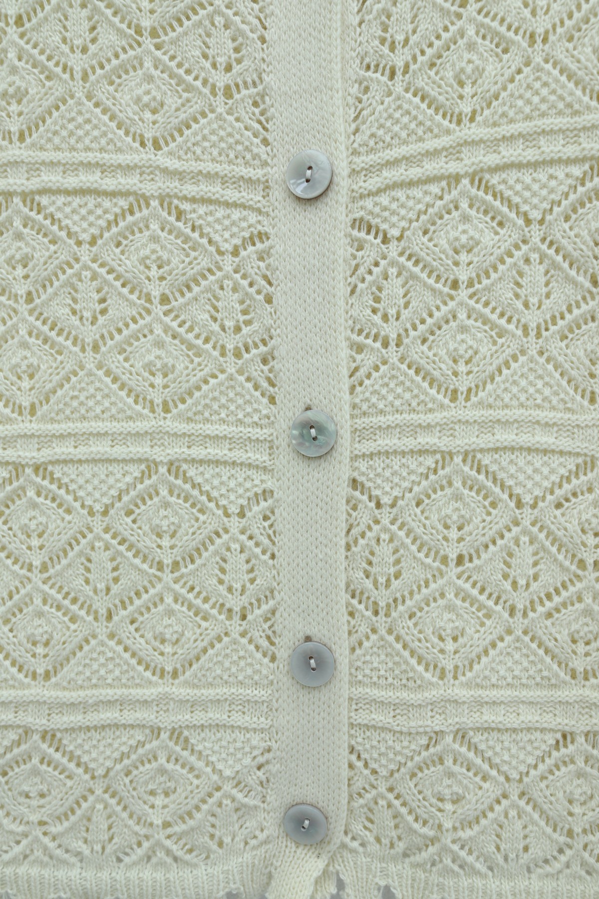 Düğmeli Desenli Ajurlu Triko Hırka  -Krem