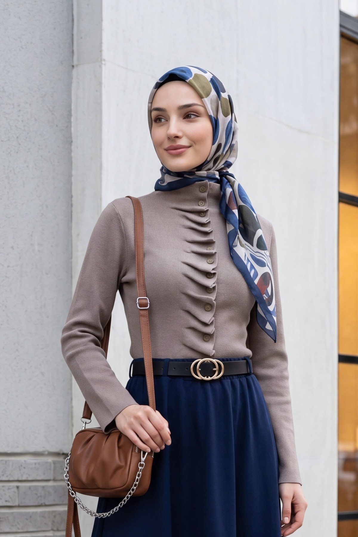 كارديجان محبوك بأزرار وياقة عالية مع كشكشة أمامية -تدرجات البيج