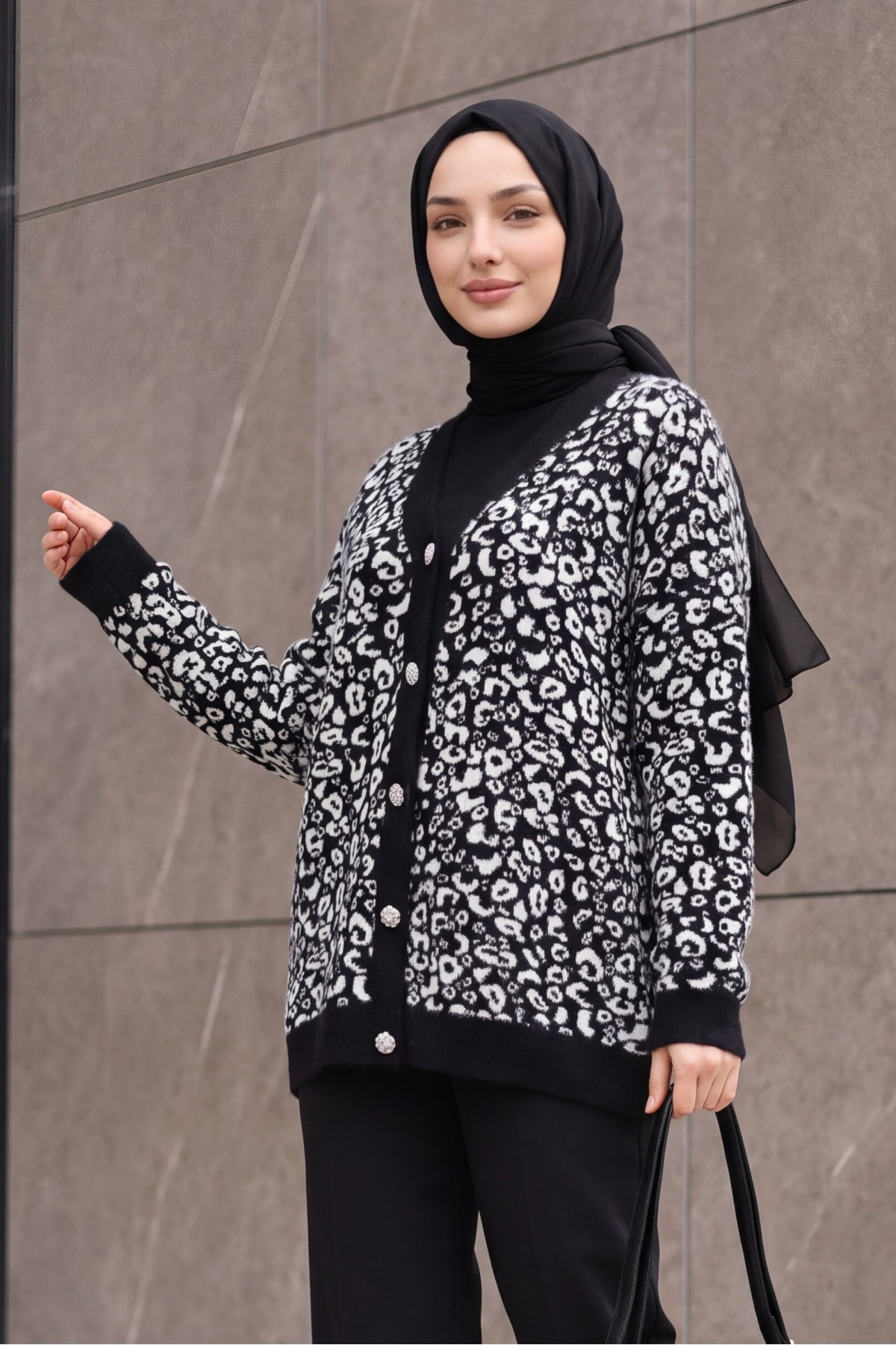 Leopar Desen Düğmeli Oversize Sakallı Triko Hırka -Siyah