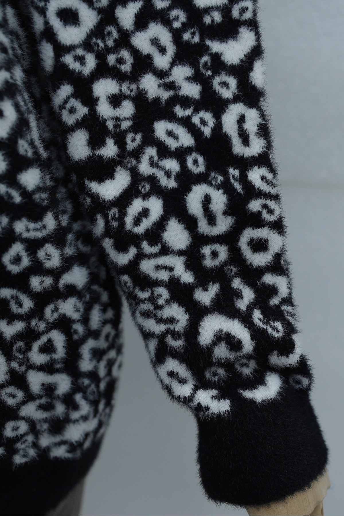 Leopar Desen Düğmeli Oversize Sakallı Triko Hırka -Siyah