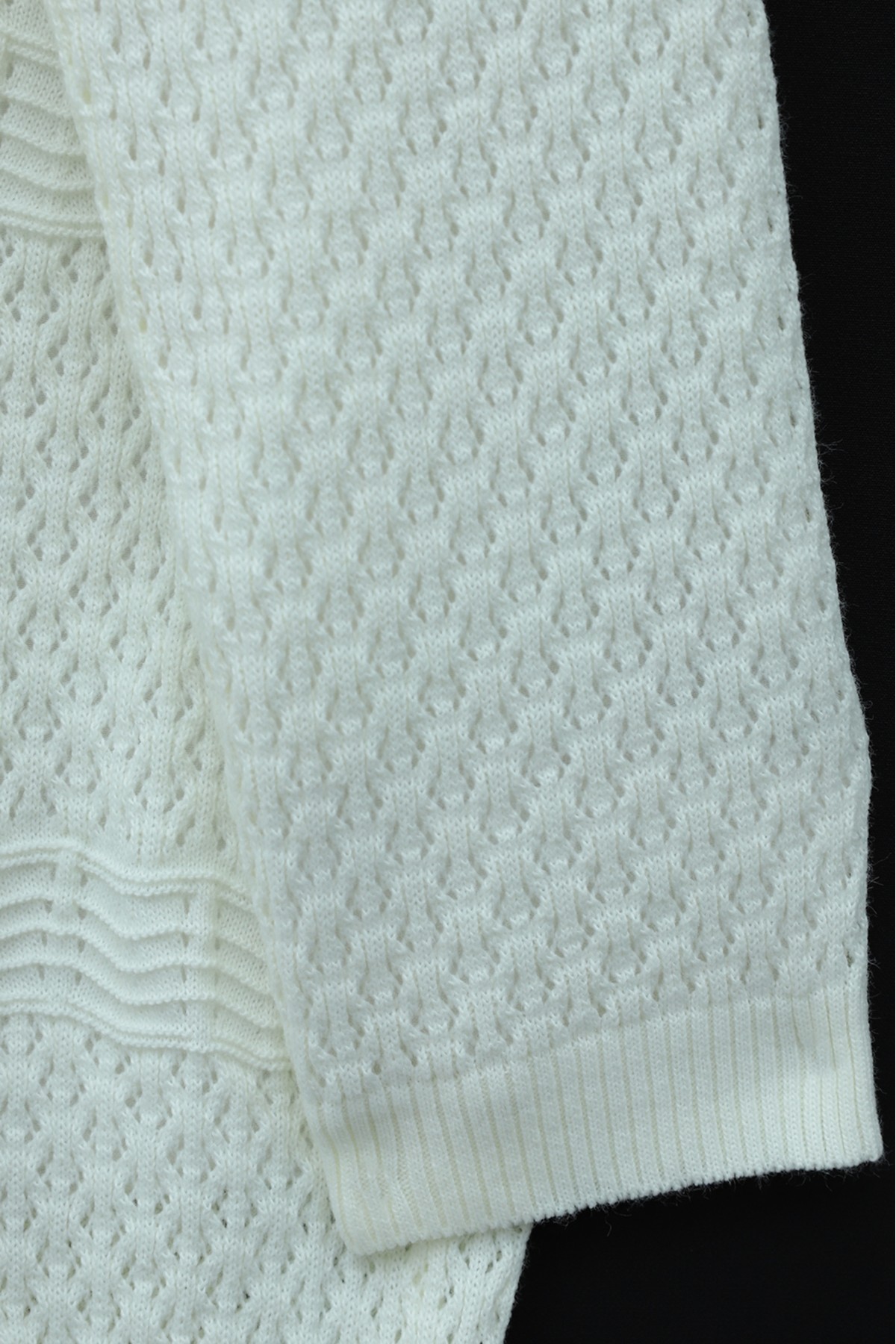 كارديجان محبوك بنمط مموج مفتوح -أبيض سكري