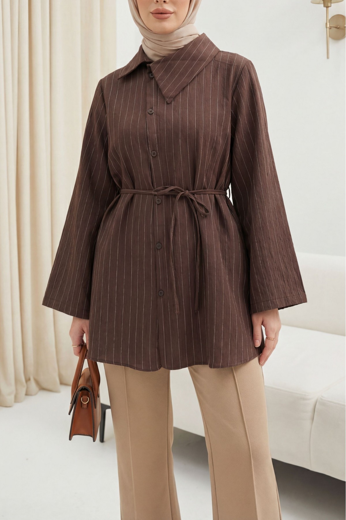 Yandan Yakalı Boydan Düğmeli Çizgili Bağcıklı Krinkıl Gömlek -Kahve