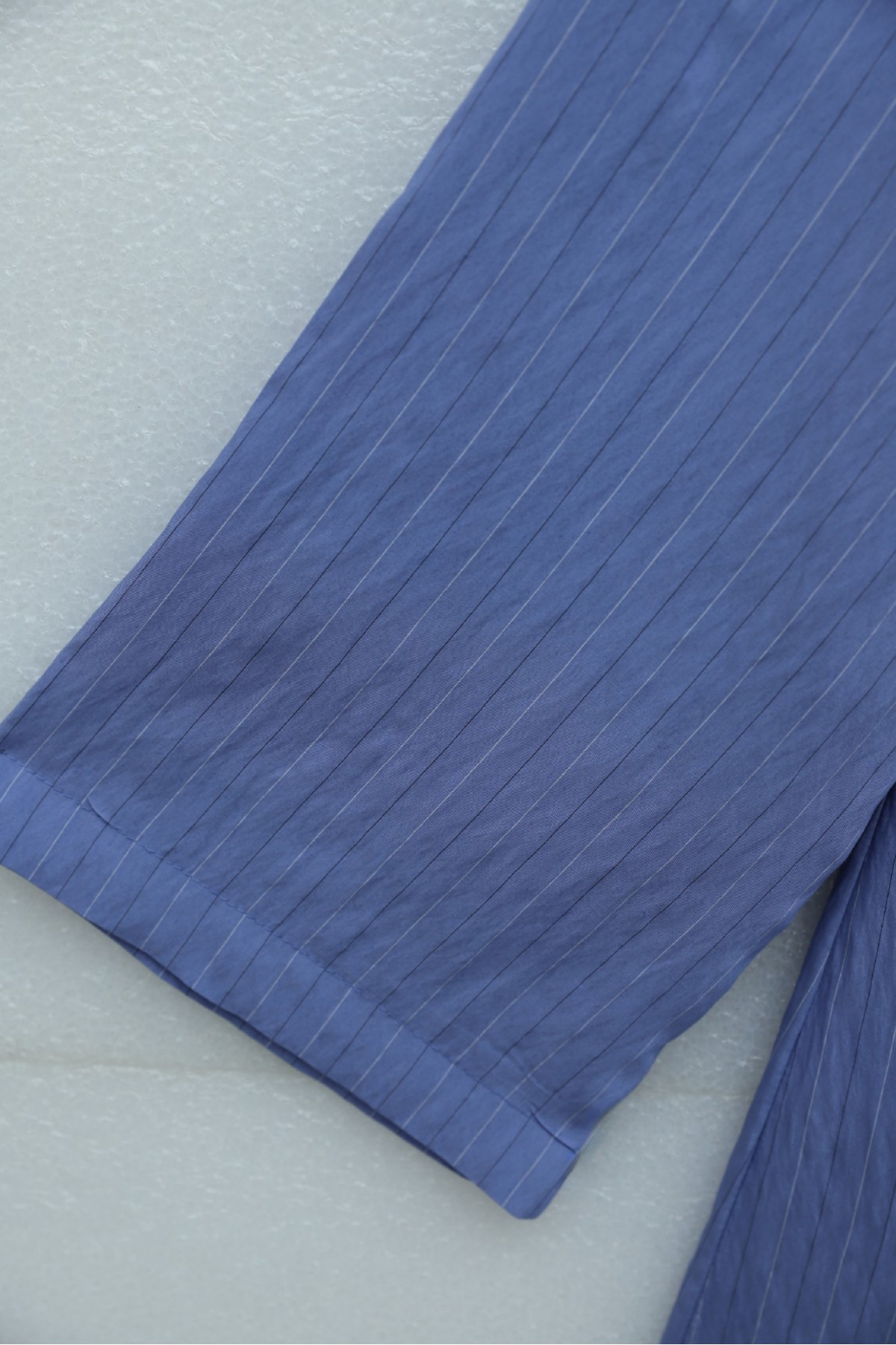 Yandan Yakalı Boydan Düğmeli Çizgili Bağcıklı Krinkıl Gömlek -İndigo