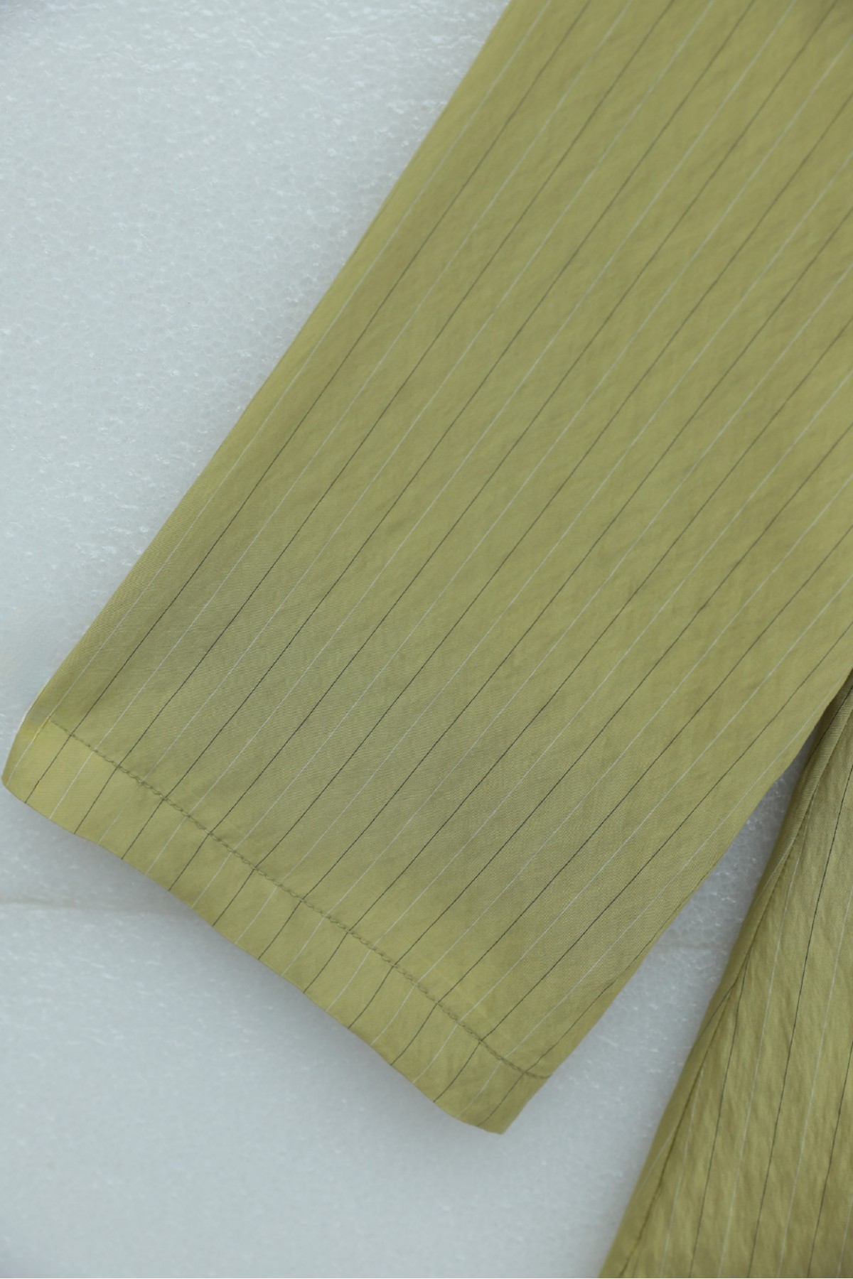 Yandan Yakalı Boydan Düğmeli Çizgili Bağcıklı Krinkıl Gömlek -Yağ Yeşili