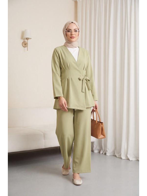 Pens Detaylı Önü Çapraz Bağlamalı Pantolonlu İthal Krep Takım -Çağla Y.