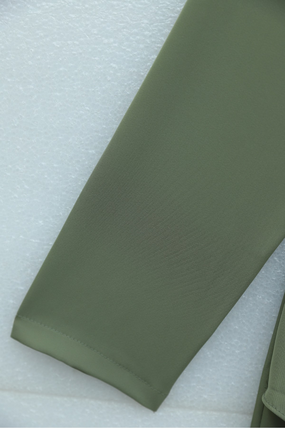 Çapraz Alerli Tokalı Yuvarlak Yaka İthal Krep Elbise -Çağla Y.