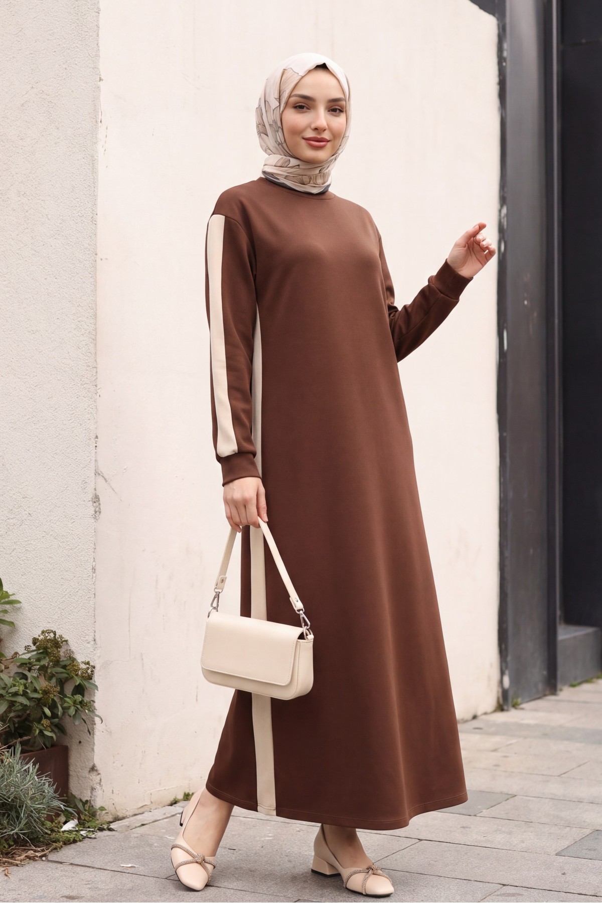 Oysho Dress with Contrasting Trim on the Sides and Sleeve -Brown