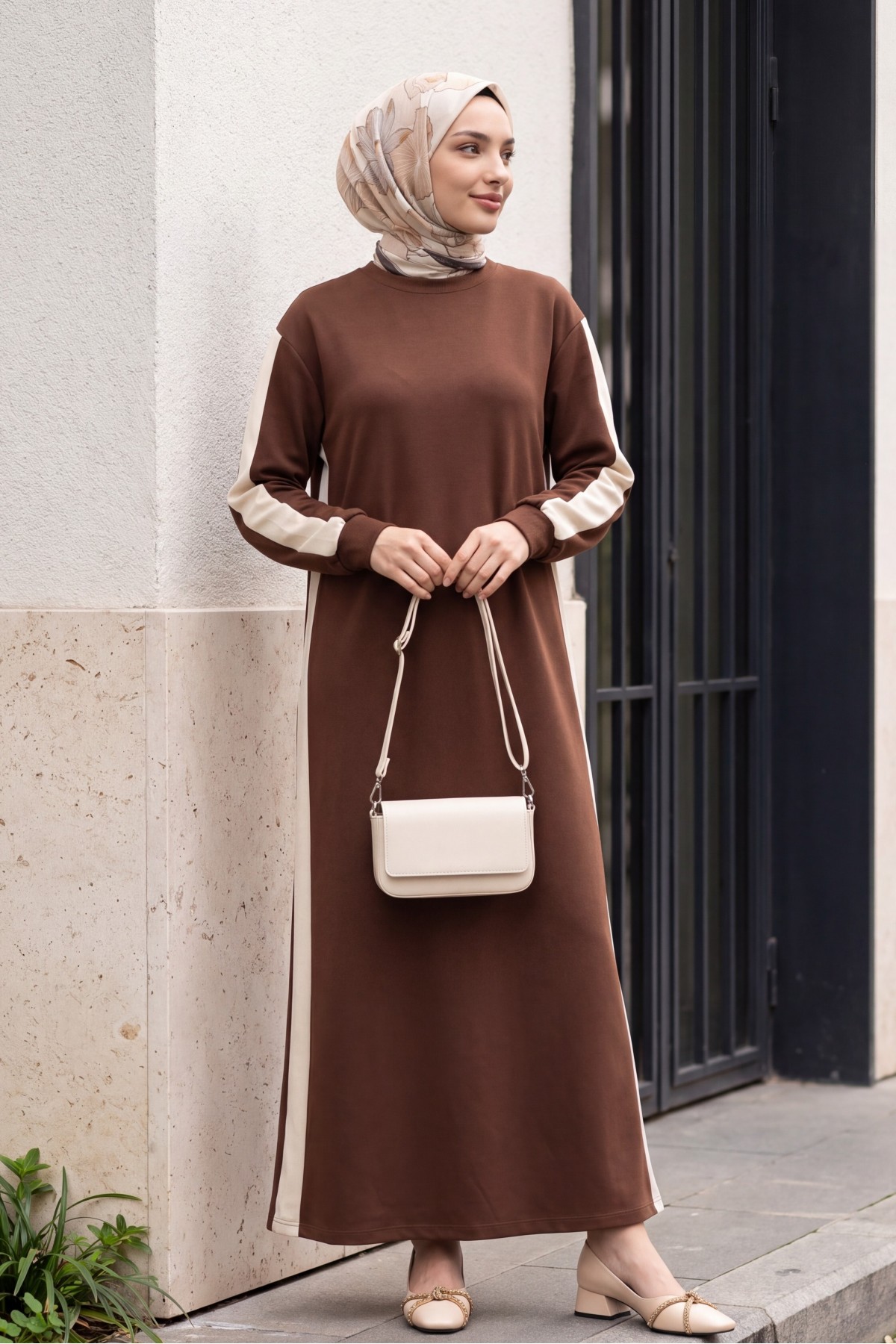 Oysho Dress with Contrasting Trim on the Sides and Sleeve -Brown