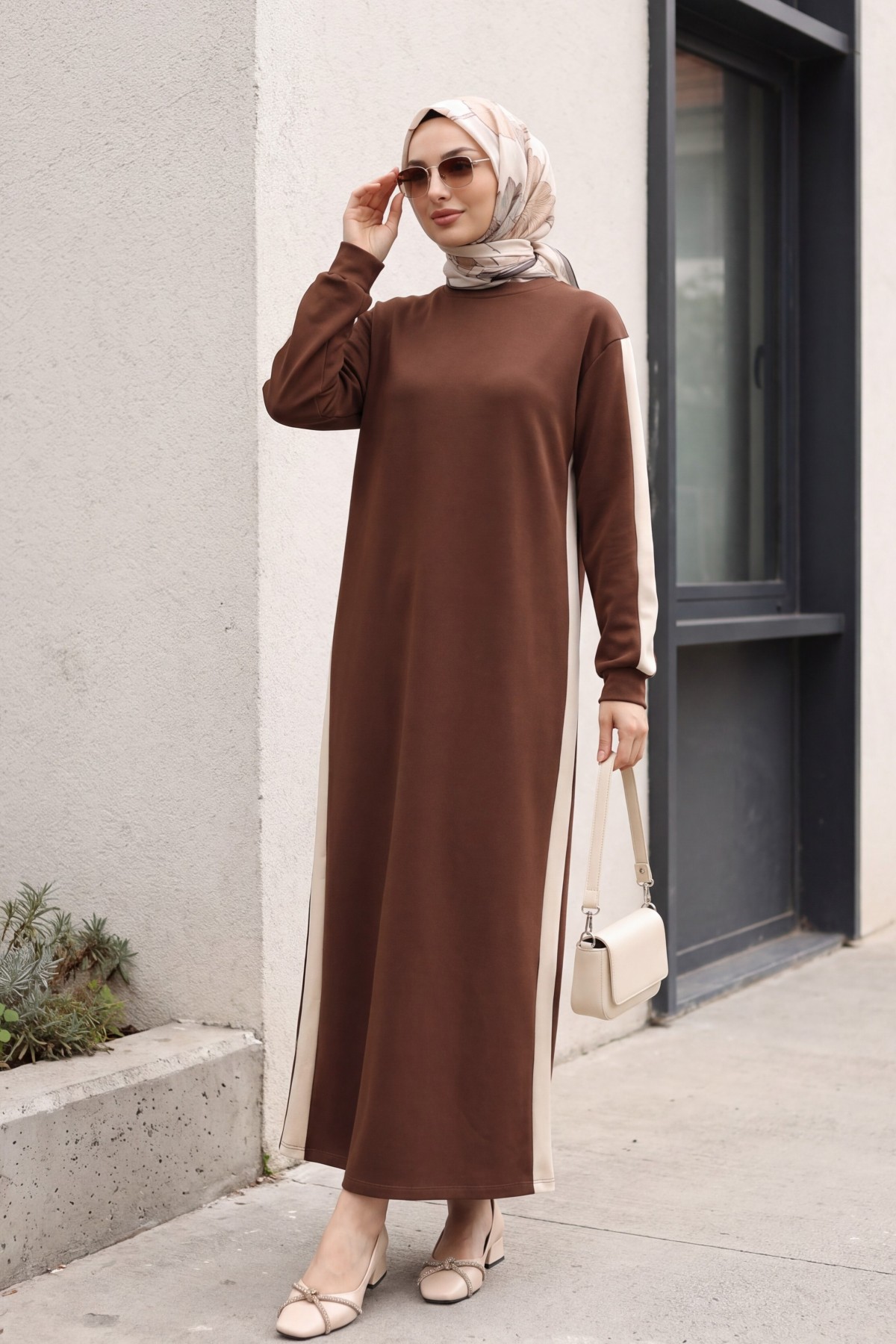 Oysho Dress with Contrasting Trim on the Sides and Sleeve -Brown