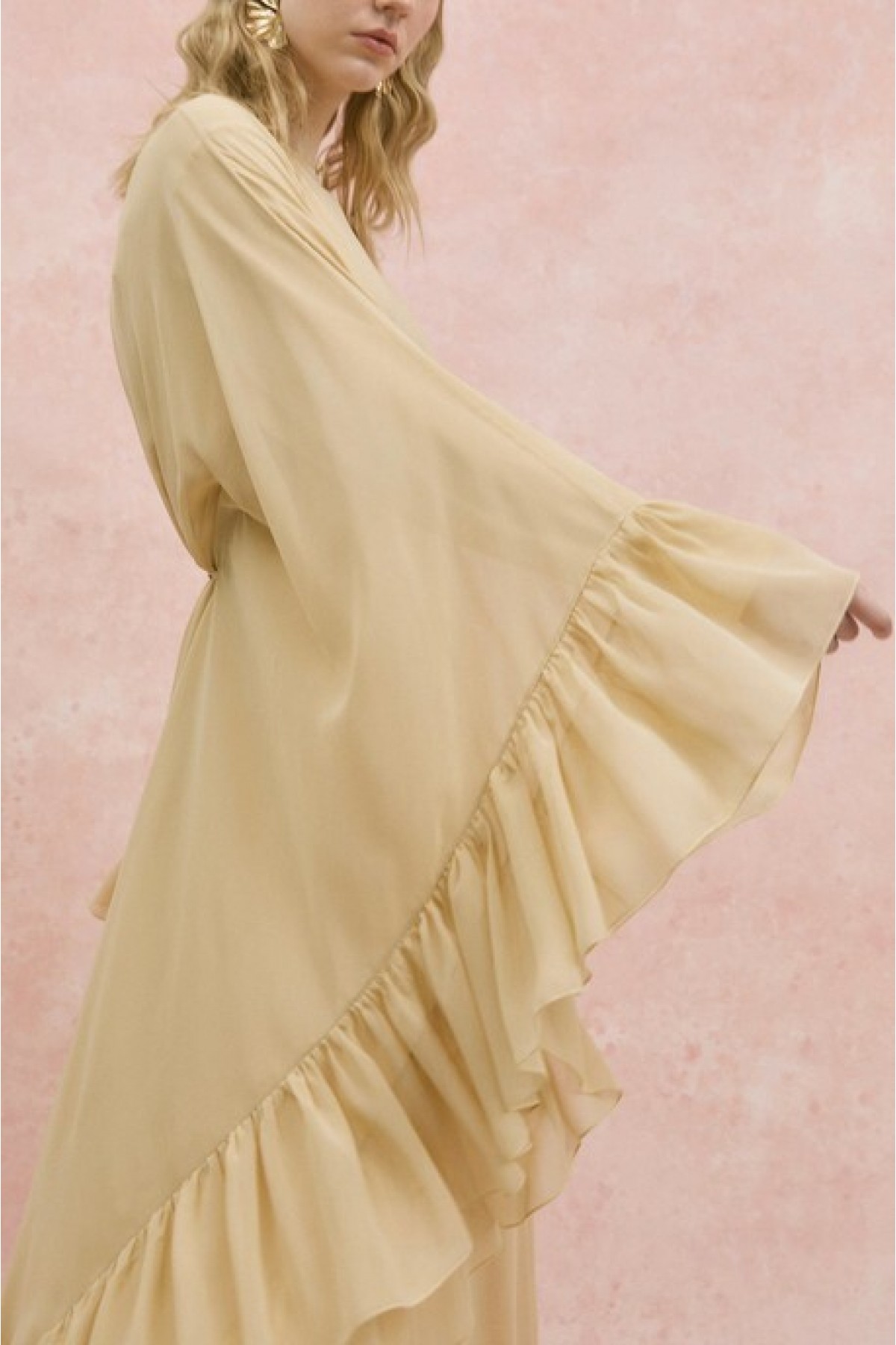Yanı Fırfırlı Asimetrik Kesim Bağcıklı İçlikli Şifon Elbise Abaya Takım  -Bej
