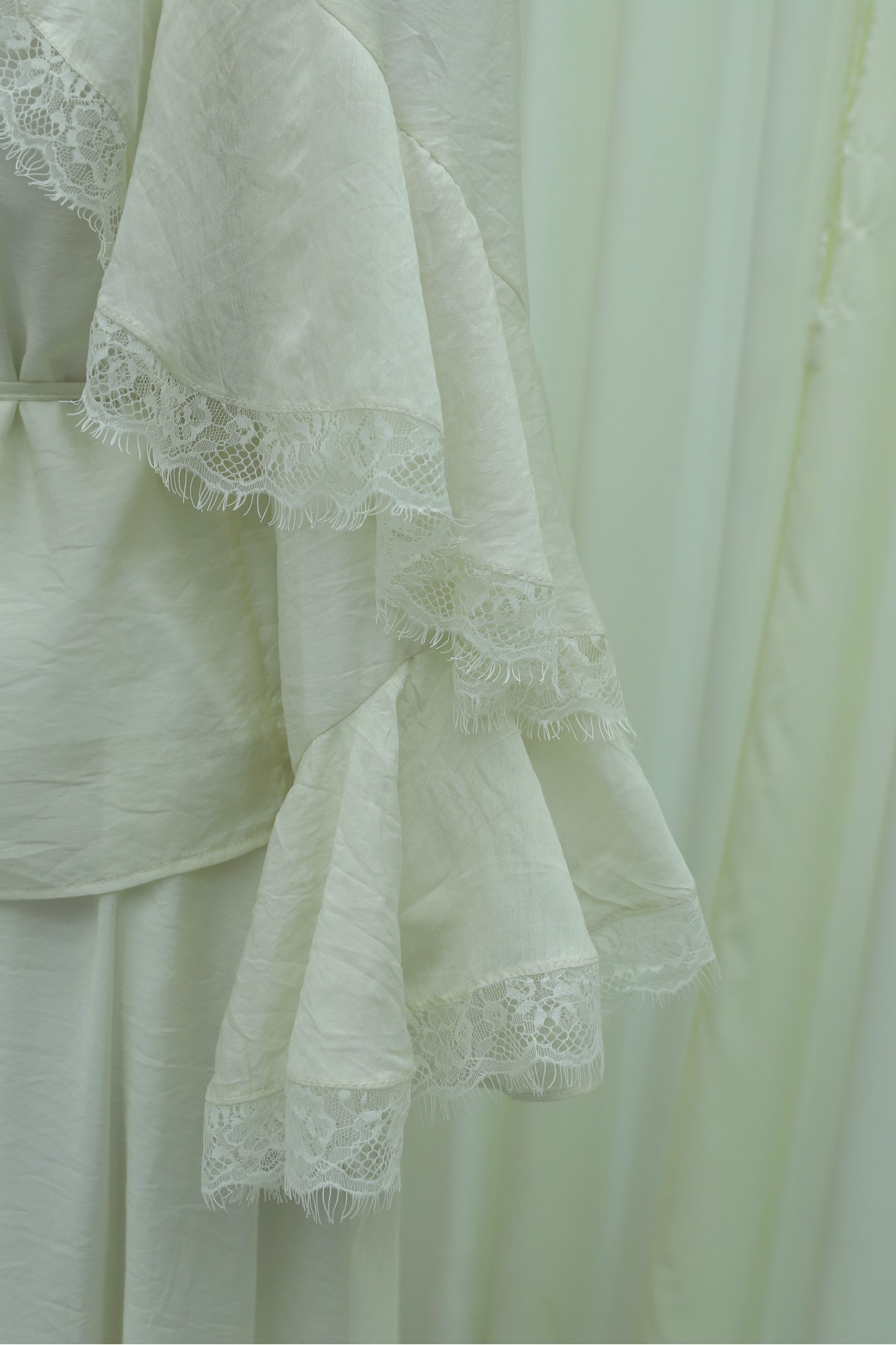 Lace-detailed, Spanish-style sleeve, lined, belted tulle voile skirt set -Ecru