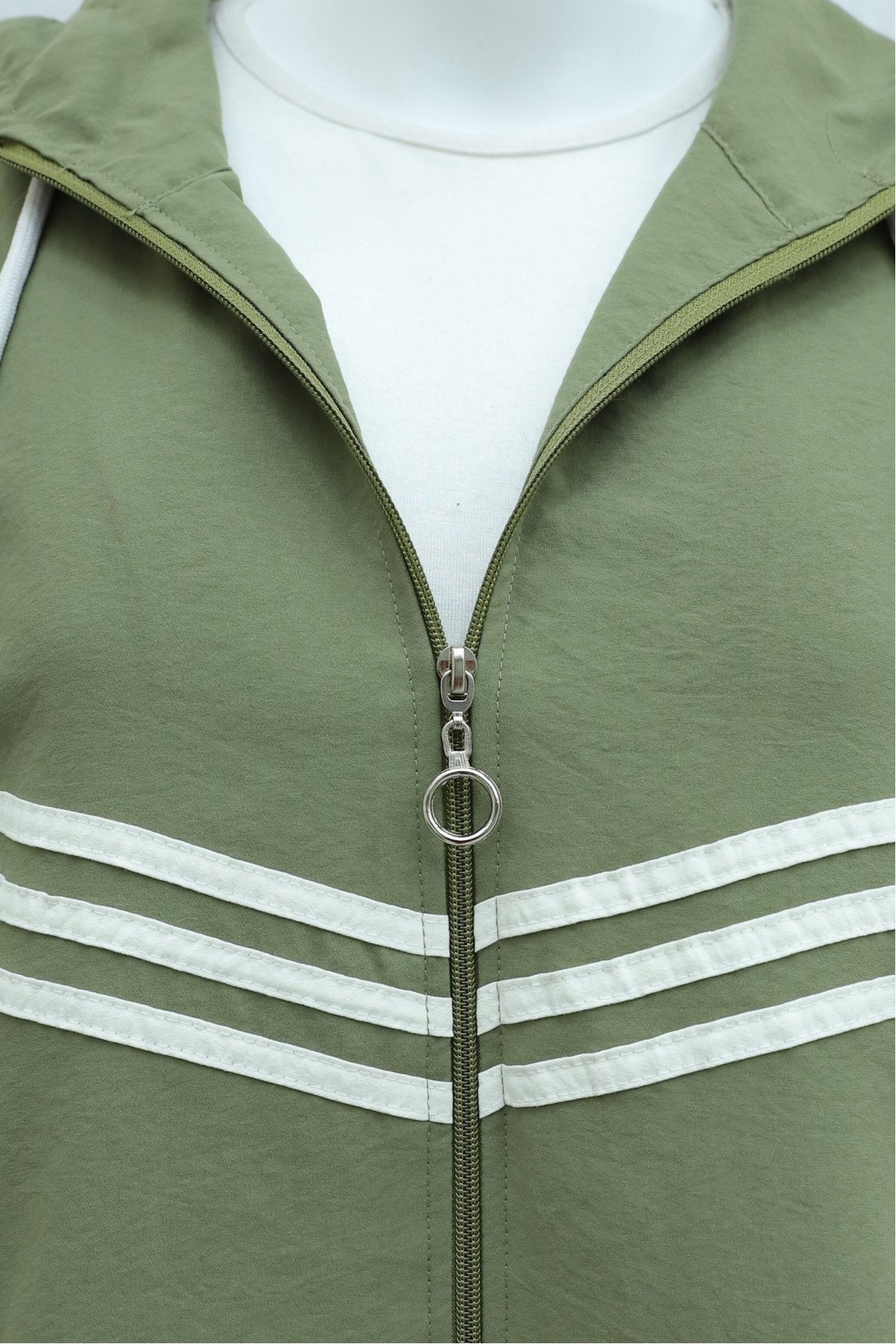 Hooded Set with Side-Striped Sleeves, Elasticated Pockets, and Matching Trousers -Khaki