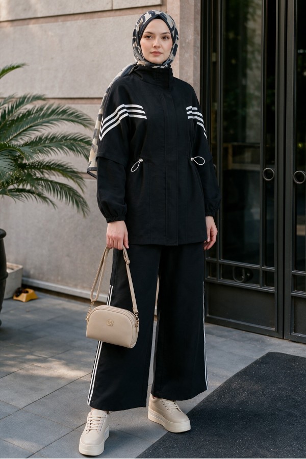 Stand-up collar, striped cuffs and waist, elasticated waist, zippered suit. -Black