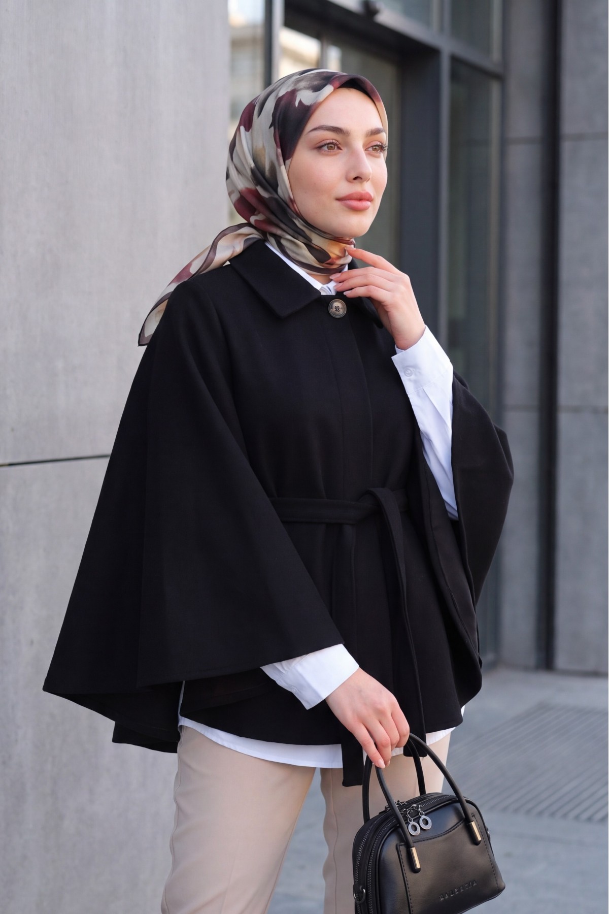 Single-Button Wool-Blend Poncho with a Belted Waist -Black