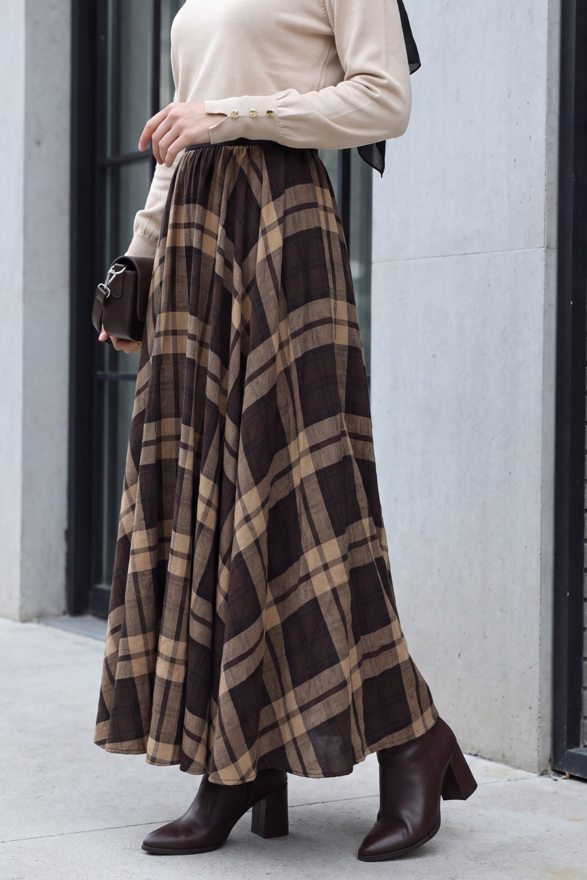 Elastic-Waist Plaid Flared Skirt -Brown