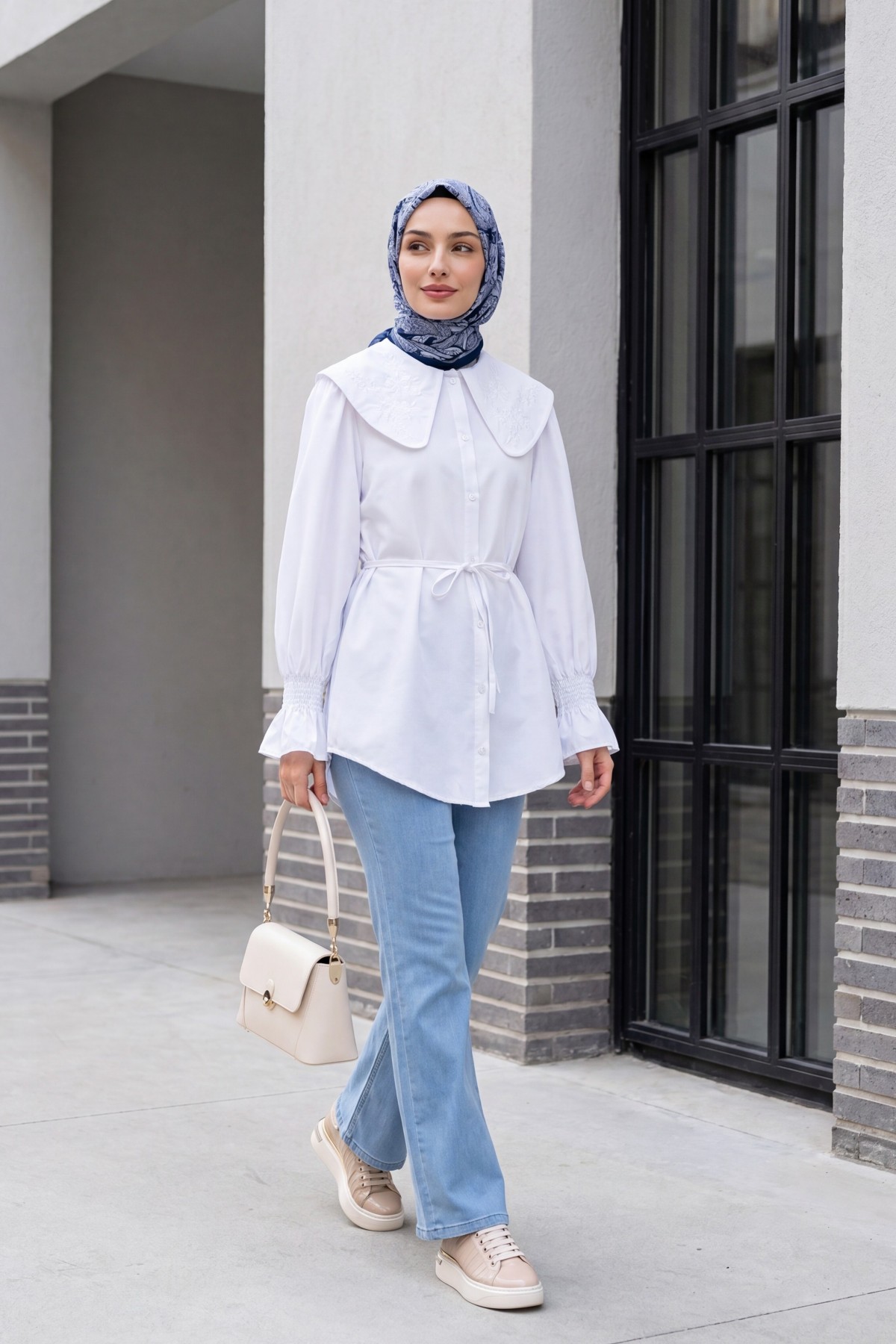 Spanish Leg Lace Detail Jeans   -Light blue