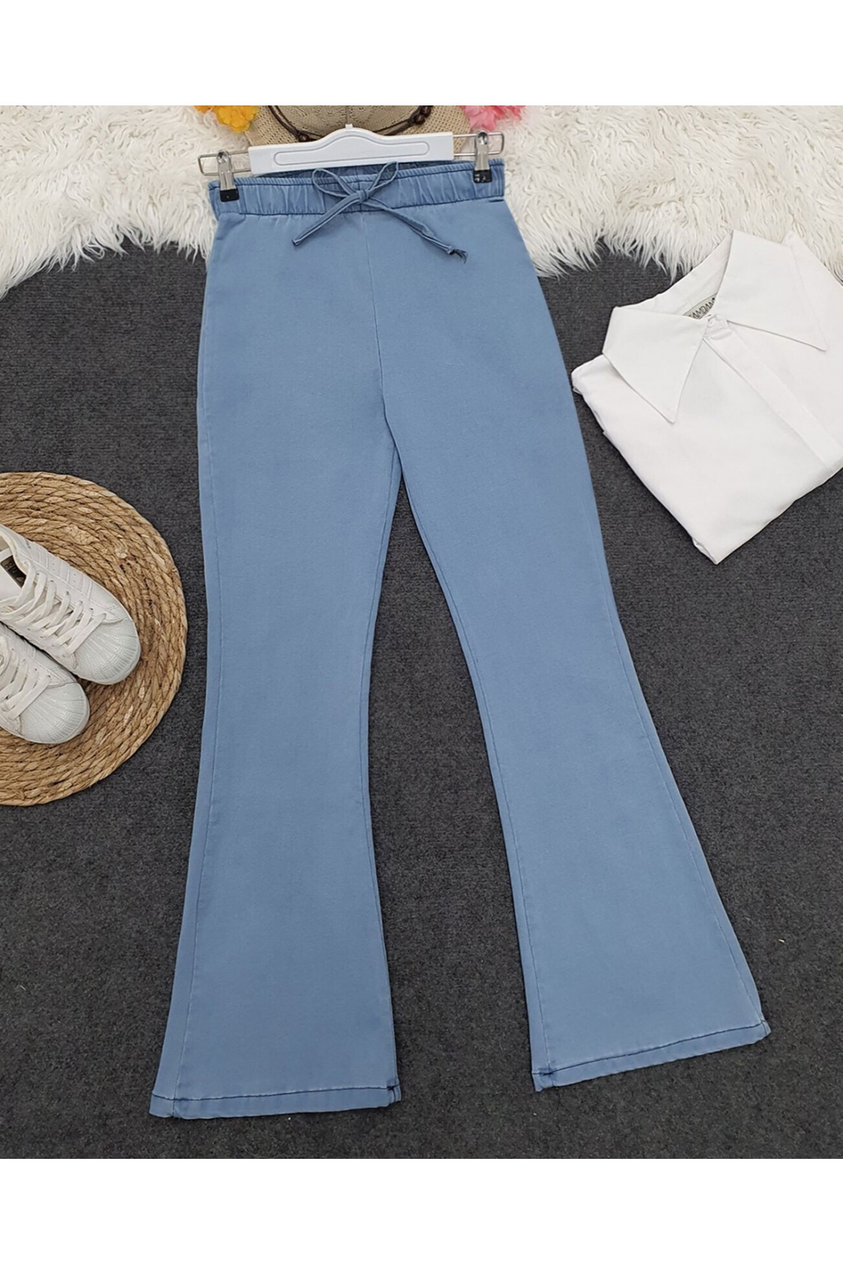 Spanish Leg Lace Detail Jeans   -Light blue