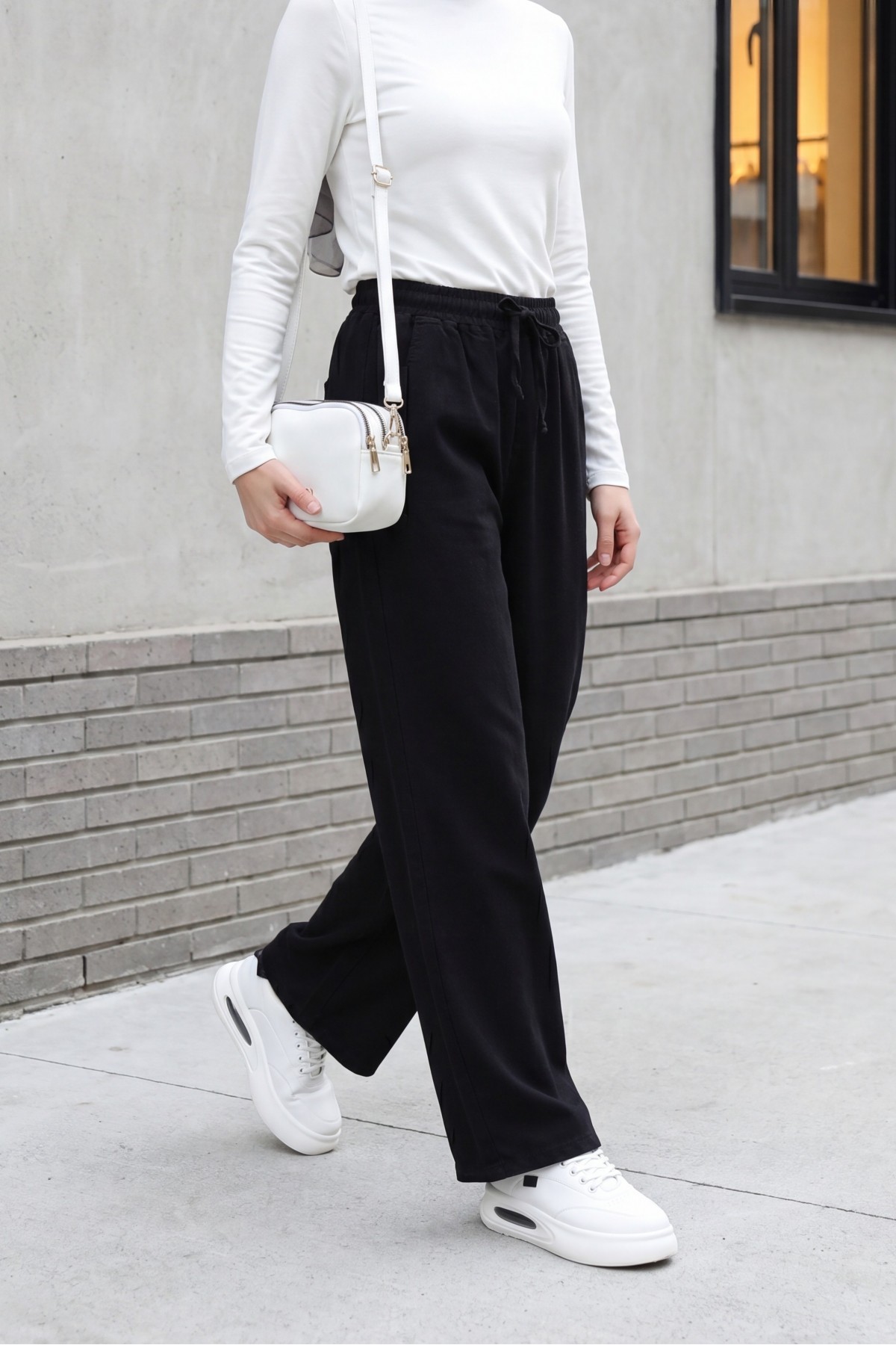 Elastic Waist Wide Leg Jeans with Pockets  -Black
