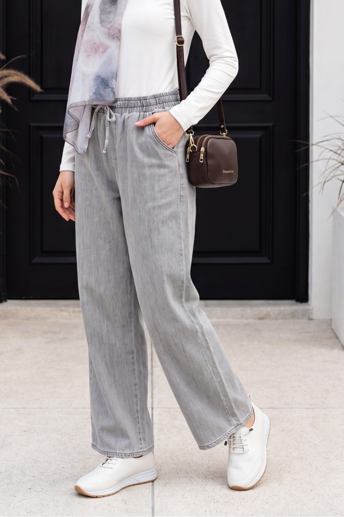 Elastic Waist Wide Leg Jeans with Pockets         -Grey